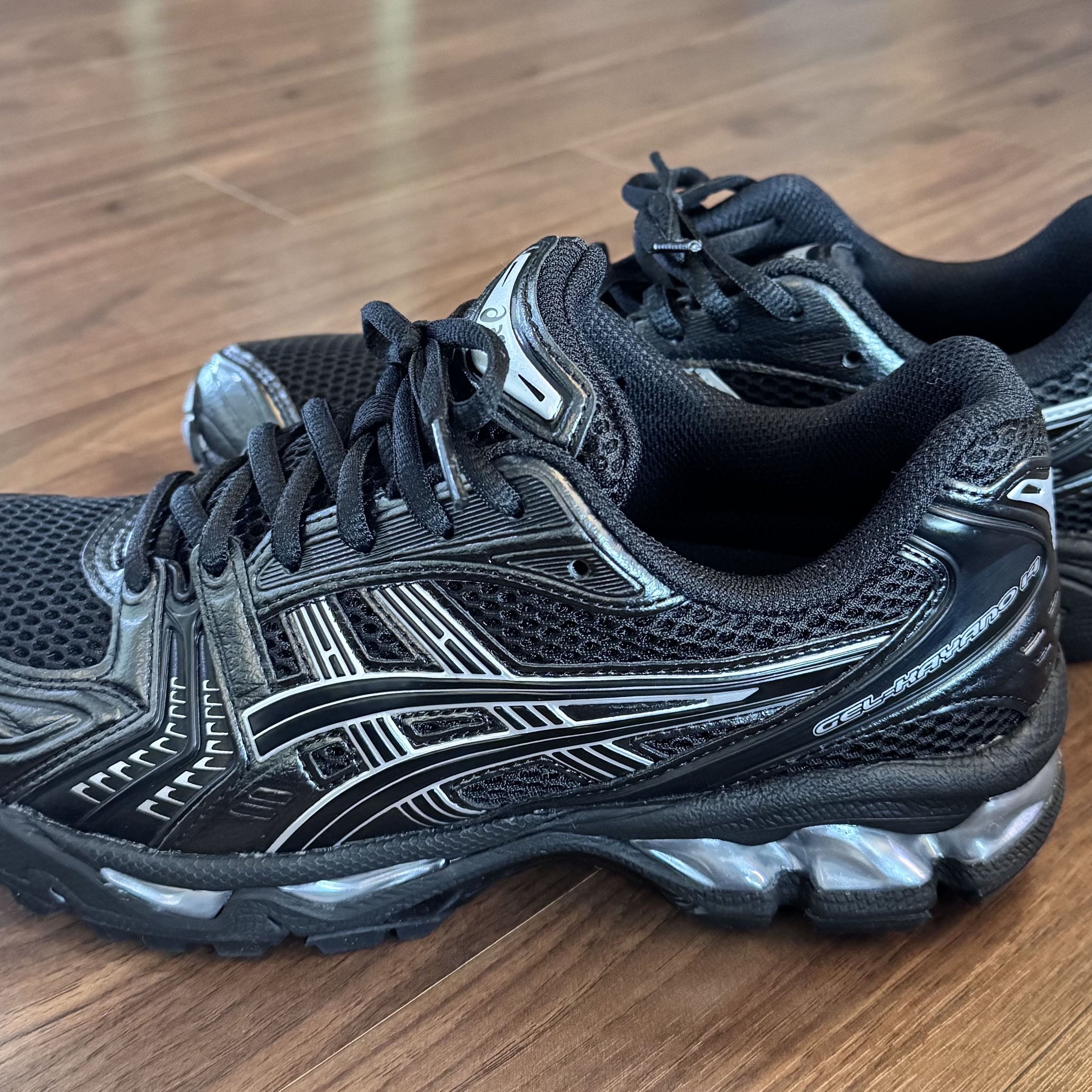 Asics Gel-Kayano 14 Black Pure Silver 착용 스타일