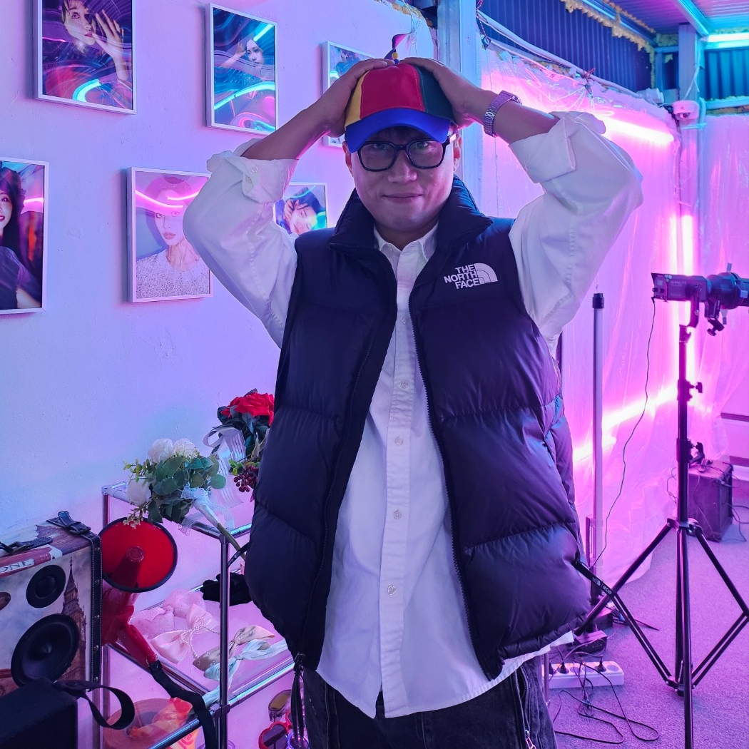 The North Face Nuptse On Ball Vest Real Black, Supreme Small Box Shirt White Denim - 24FW 착용 스타일 - 1