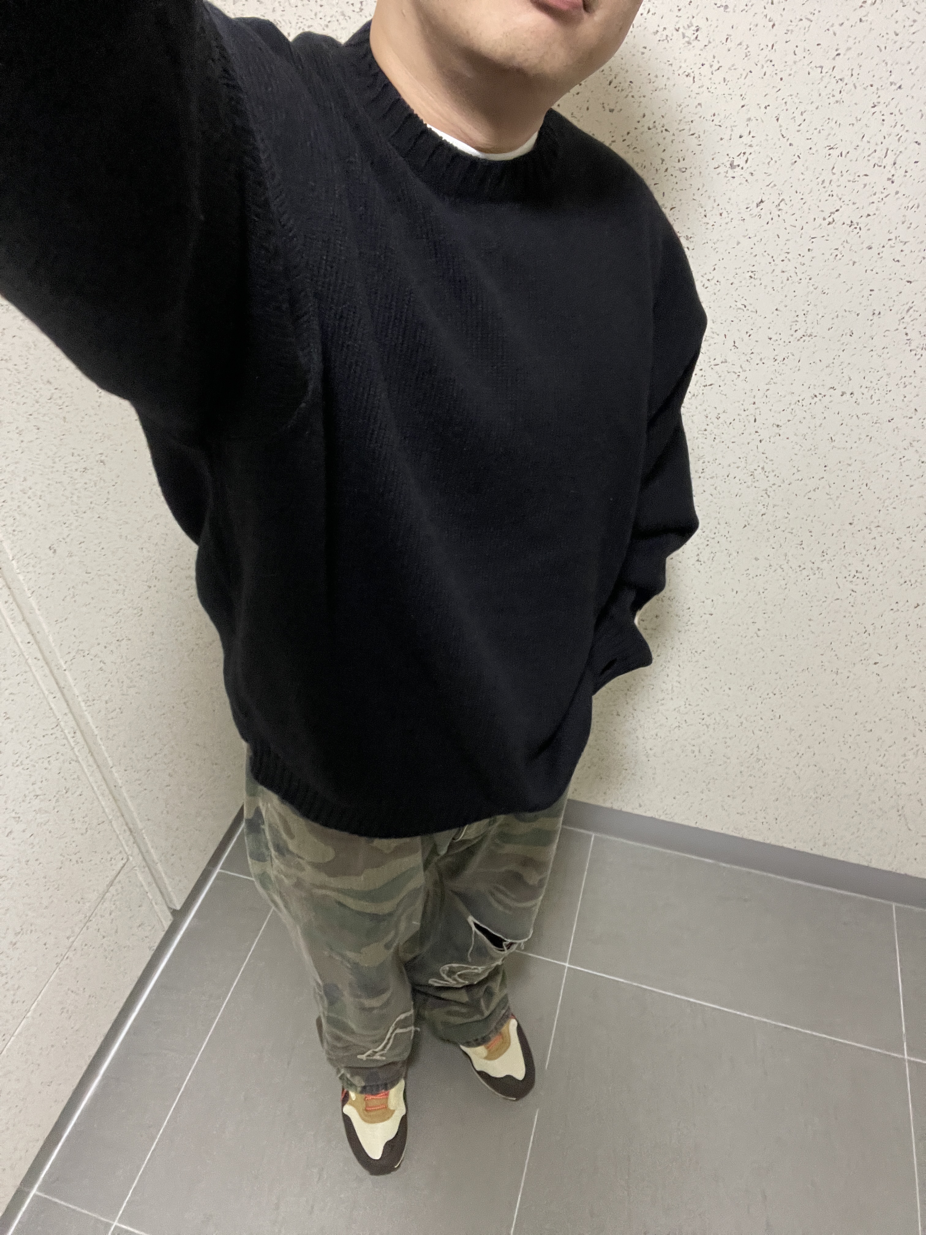 Nike x Travis Scott Air Max 1 Cact.us Brown, Kapital 5G Wool Bone Crewneck Sweater Black 착용 스타일 - 1
