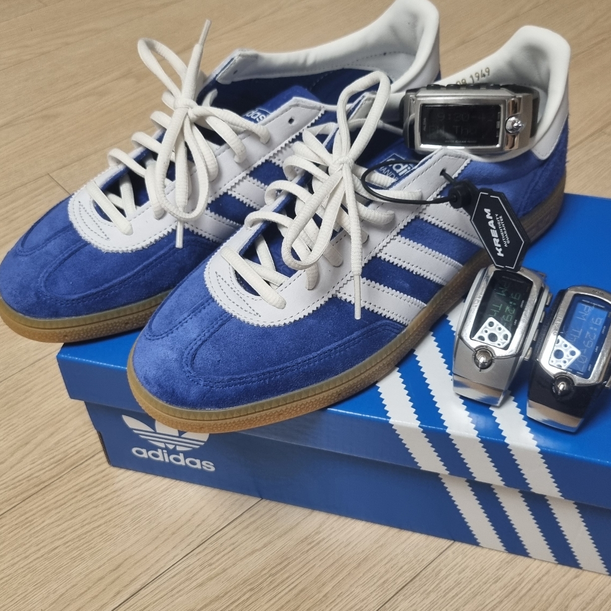 Adidas Originals Handball Spezial Collegiate Royal Cloud White 착용 스타일