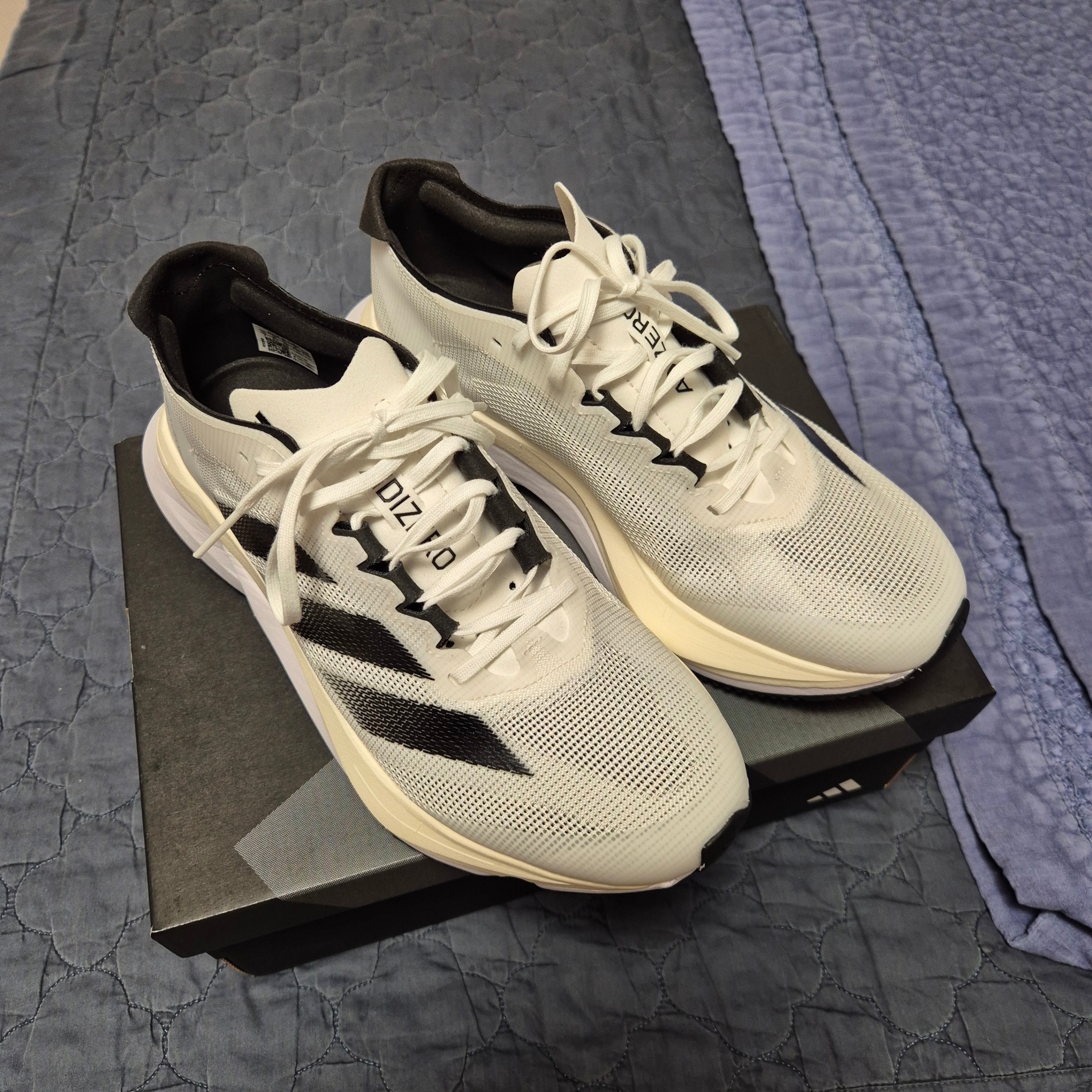Adidas Adizero Boston 12 Cloud White Core Black Night Metallic 착용 스타일
