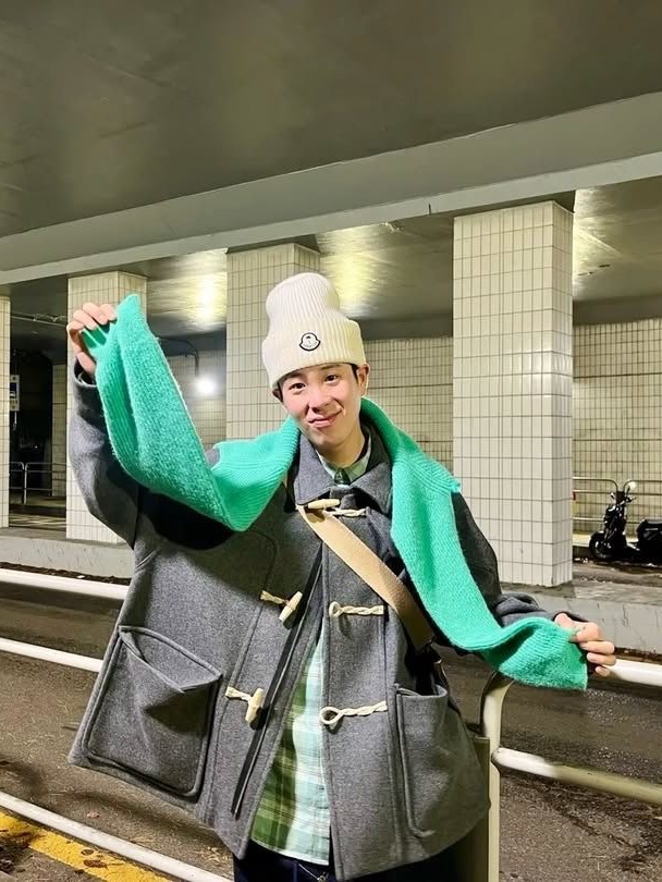 Thom Browne Twill Stitch Center Back Stripe Hooded Duffle Jacket Navy, Jacquemus Le Manteau Doudoune Duffle Coat Khaki 착용 스타일 - 3