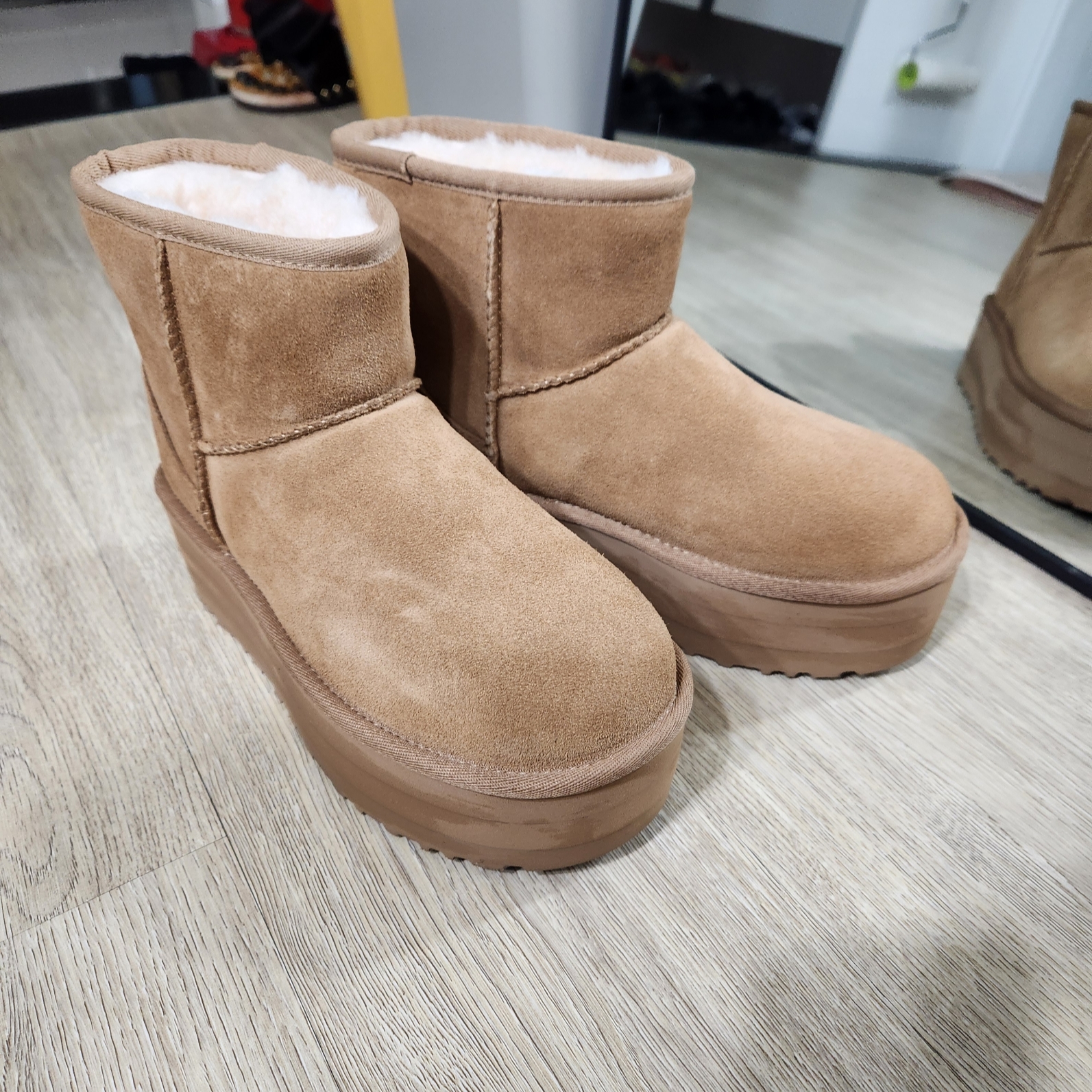 (W) UGG Classic Mini Platform Boots Chestnut 착용 스타일