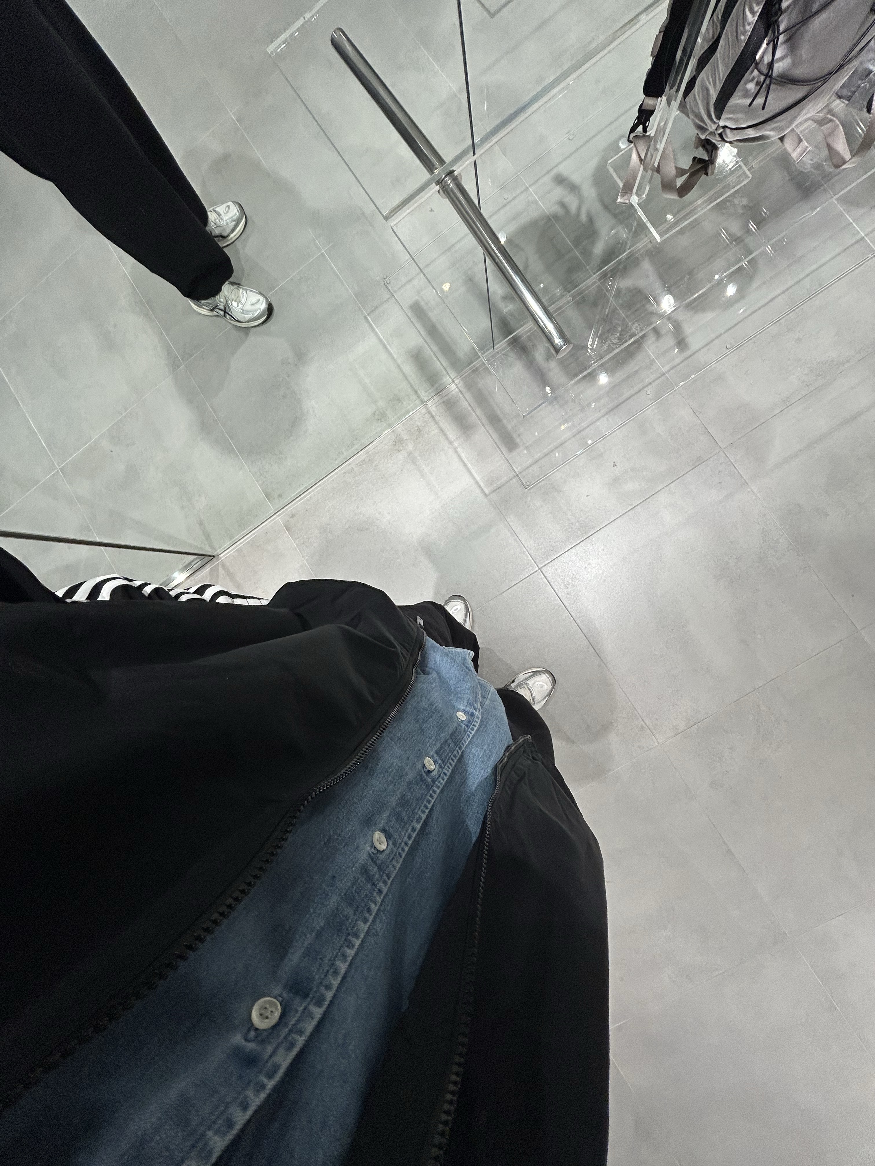 Adidas Adicolor Woven Firebird Track Top Black  - KR Sizing, Asics Jog 100 S White Black - 2E Wide 착용 스타일 - 3