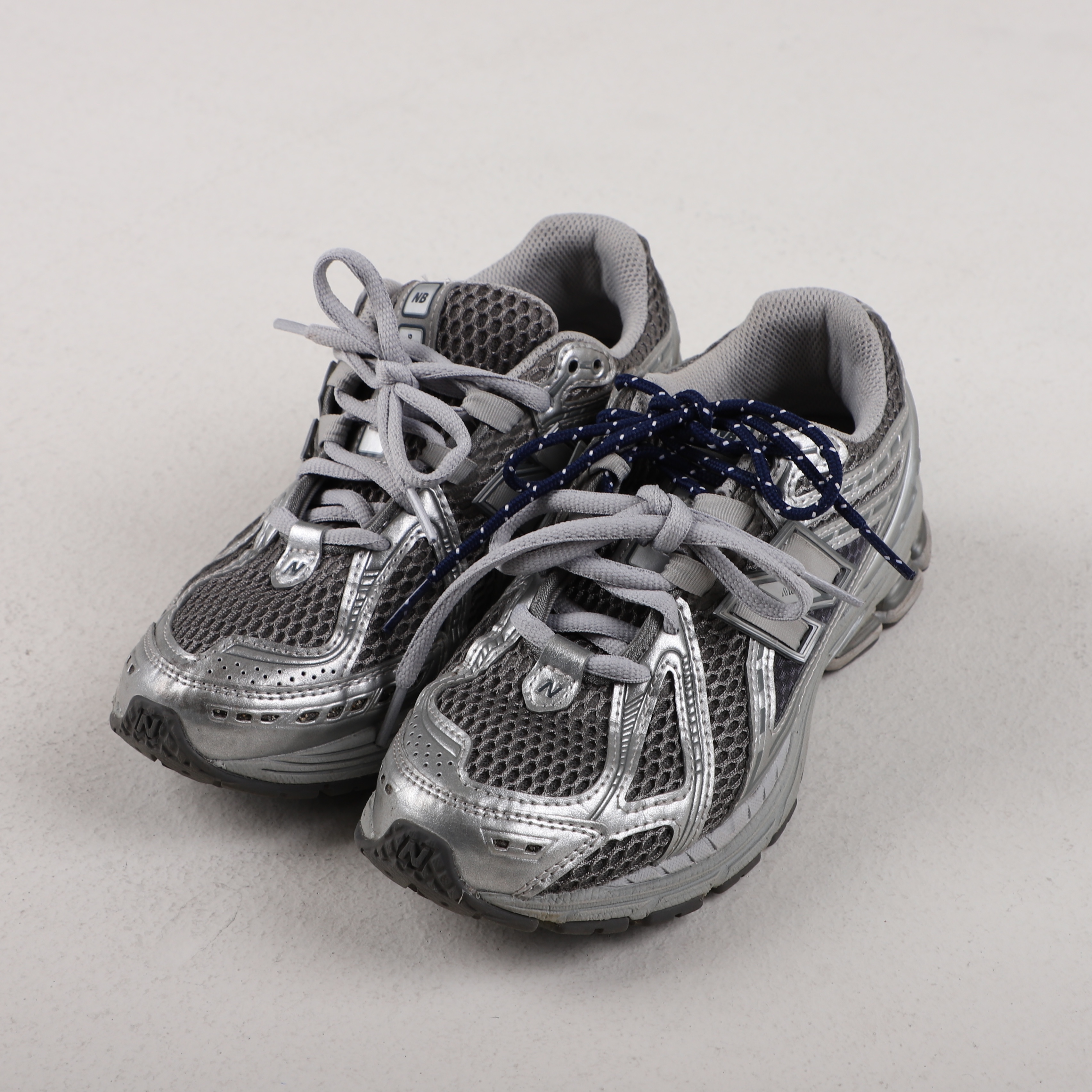 New Balance 1906R Harbor Grey Silver Metalic 착용 스타일 - 2