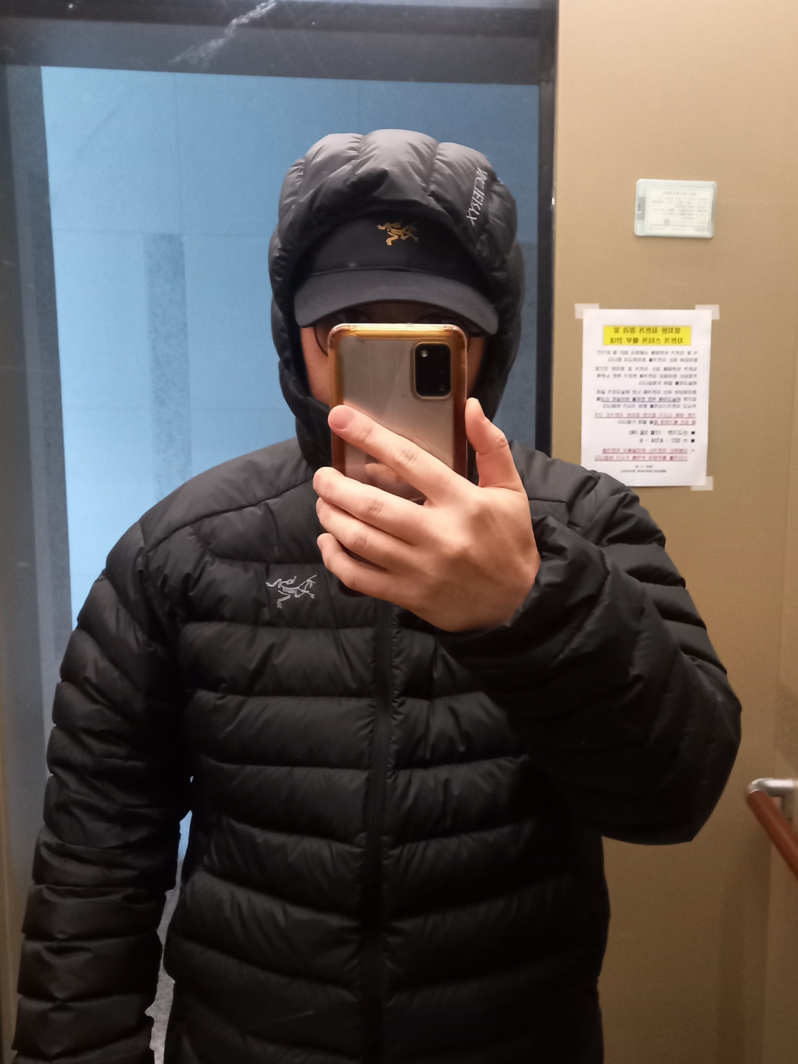 Arc'teryx Cerium Hoody Black, UGG Tasman Slipper Chestnut 착용 스타일 - 5