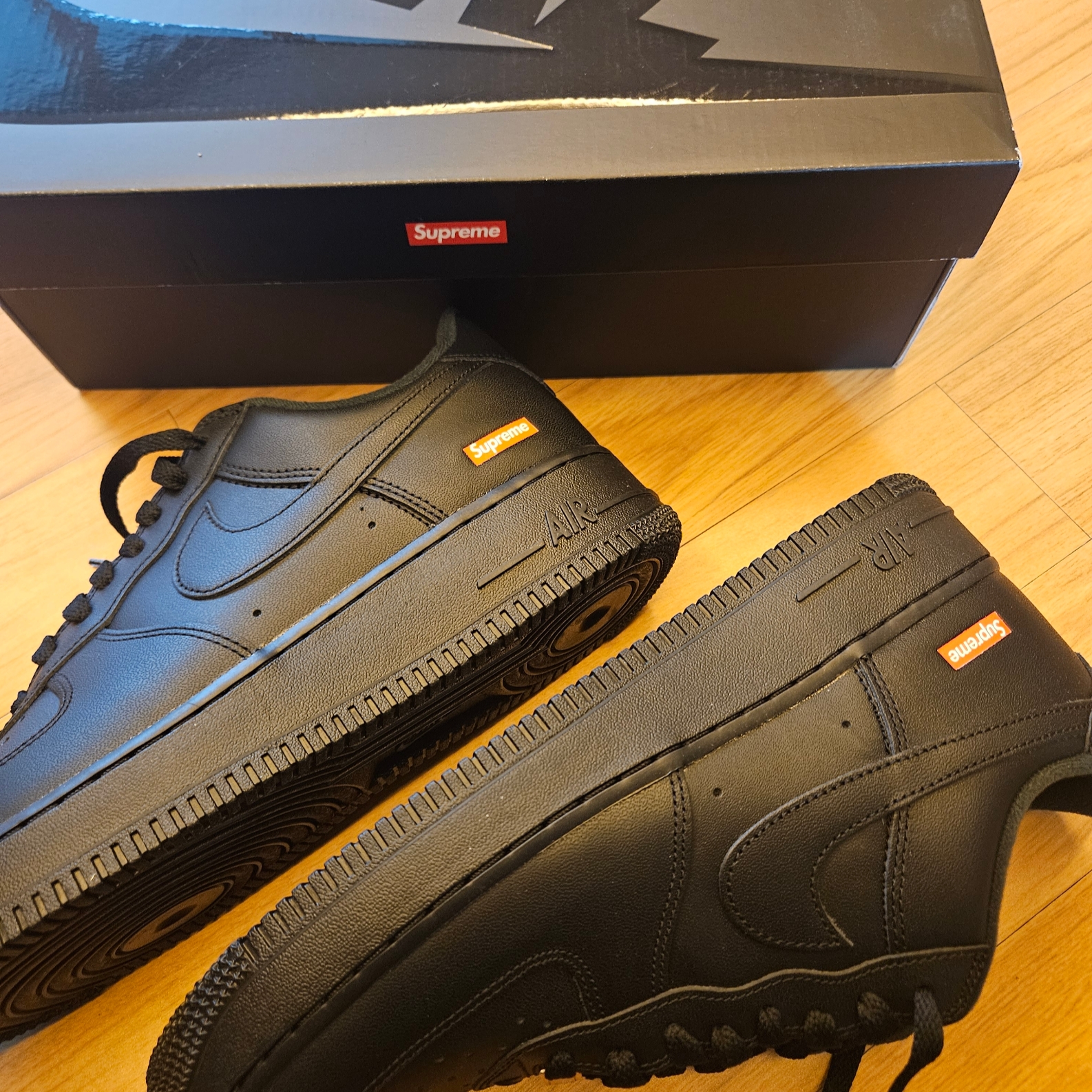 Nike x Supreme Air Force 1 Low Black 착용 스타일