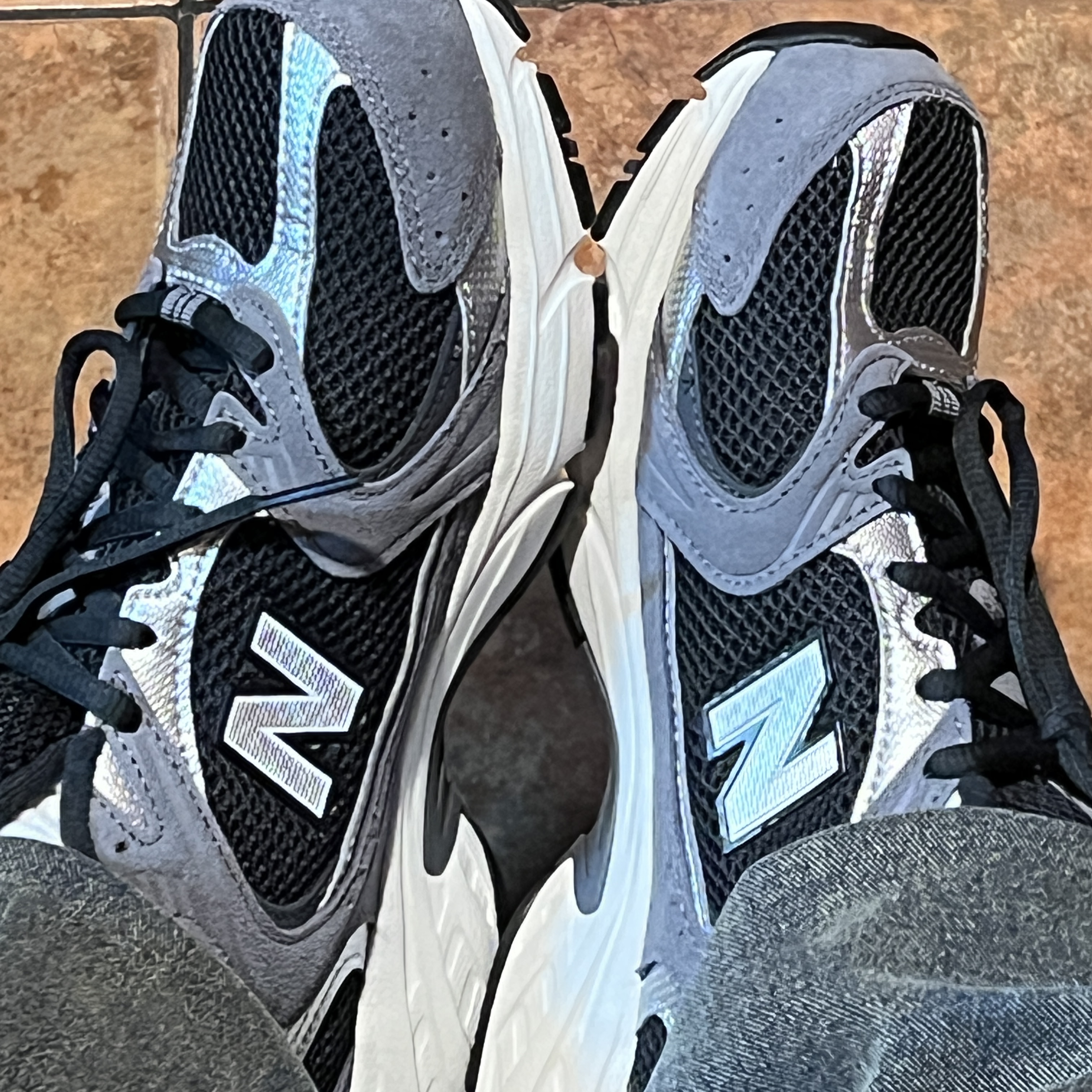 New Balance 530 Black 착용 스타일 - 1