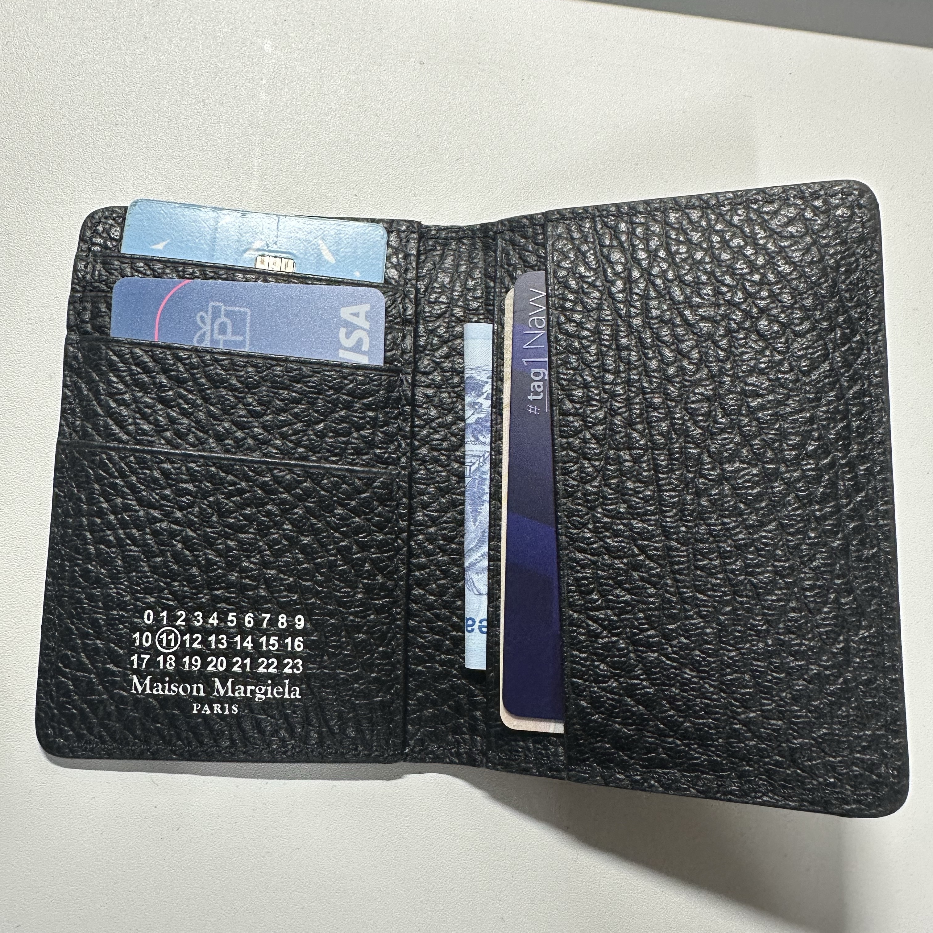 Maison Margiela Bovine Leather Card Holder Black 착용 스타일 - 2