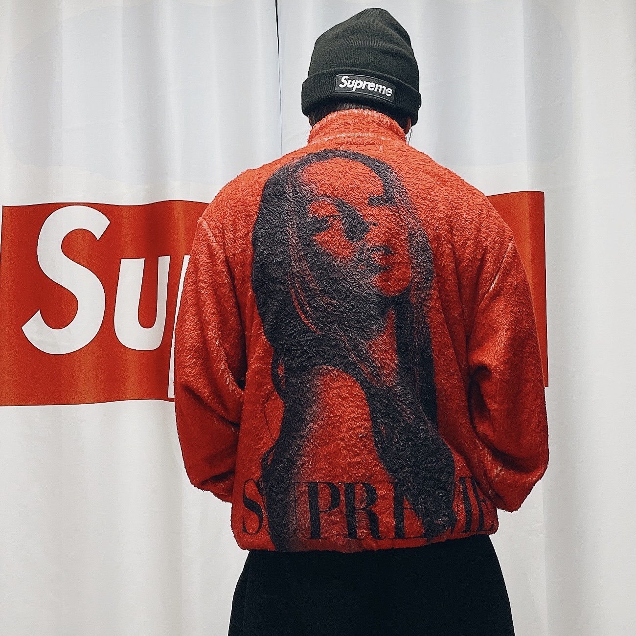 Supreme x Kate Moss Fleece Jacket Red - 24FW, Supreme New Era Box Logo Beanie Black - 23FW 착용 스타일