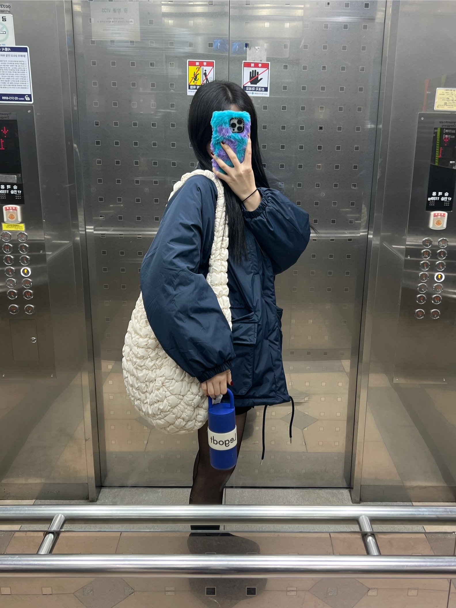 COS Quilted Oversized Shoulder Bag Off White Light Beige, Casetify x Disney Pixar Monsters, Inc. iPhone Sulley Plush Case 착용 스타일