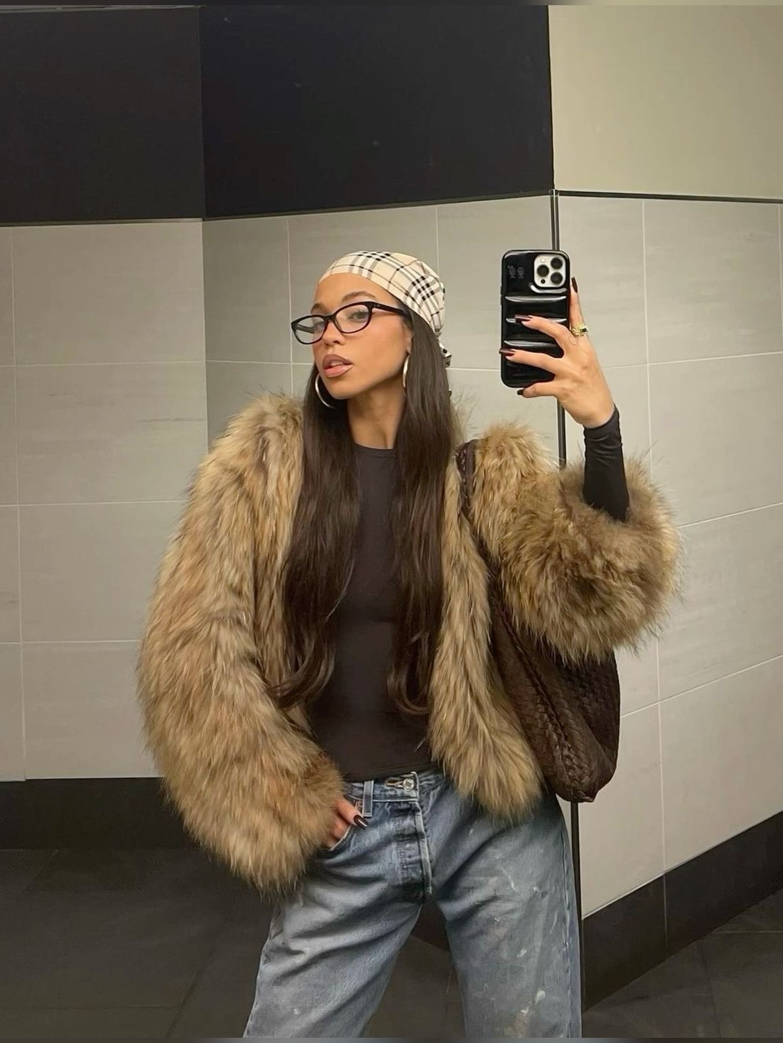 Haveless Mila Faux Fur Jacket Camel, Supreme x MM6 Maison Margiela Patchwork Faux Fur Coat Brown - 24SS 착용 스타일 - 3