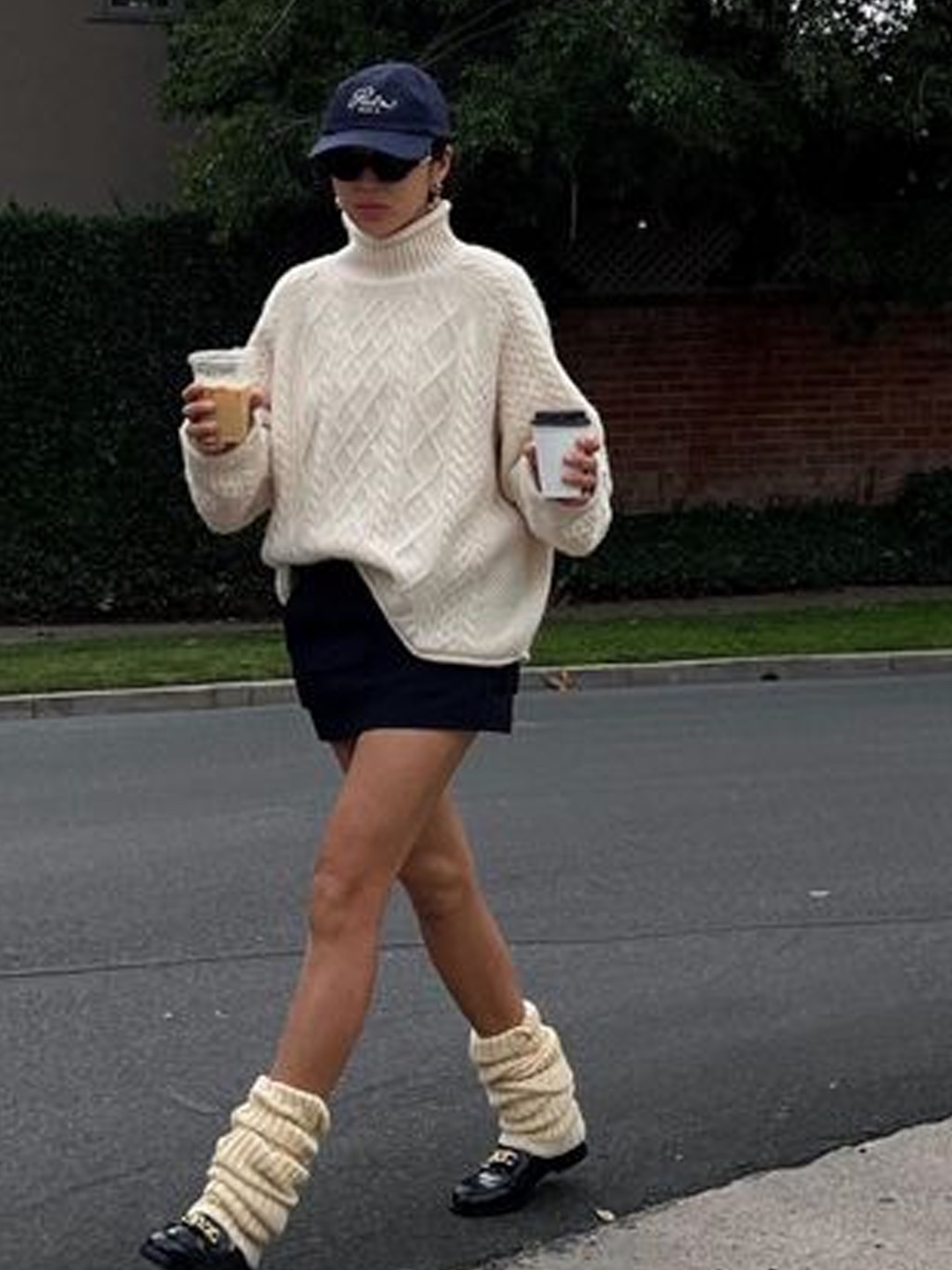 (W) Deinet Point Kint Slit Leg Warmer in Ivory, Margarin Fingers Cozy Loose Leg Warmer Grey 착용 스타일 - 5