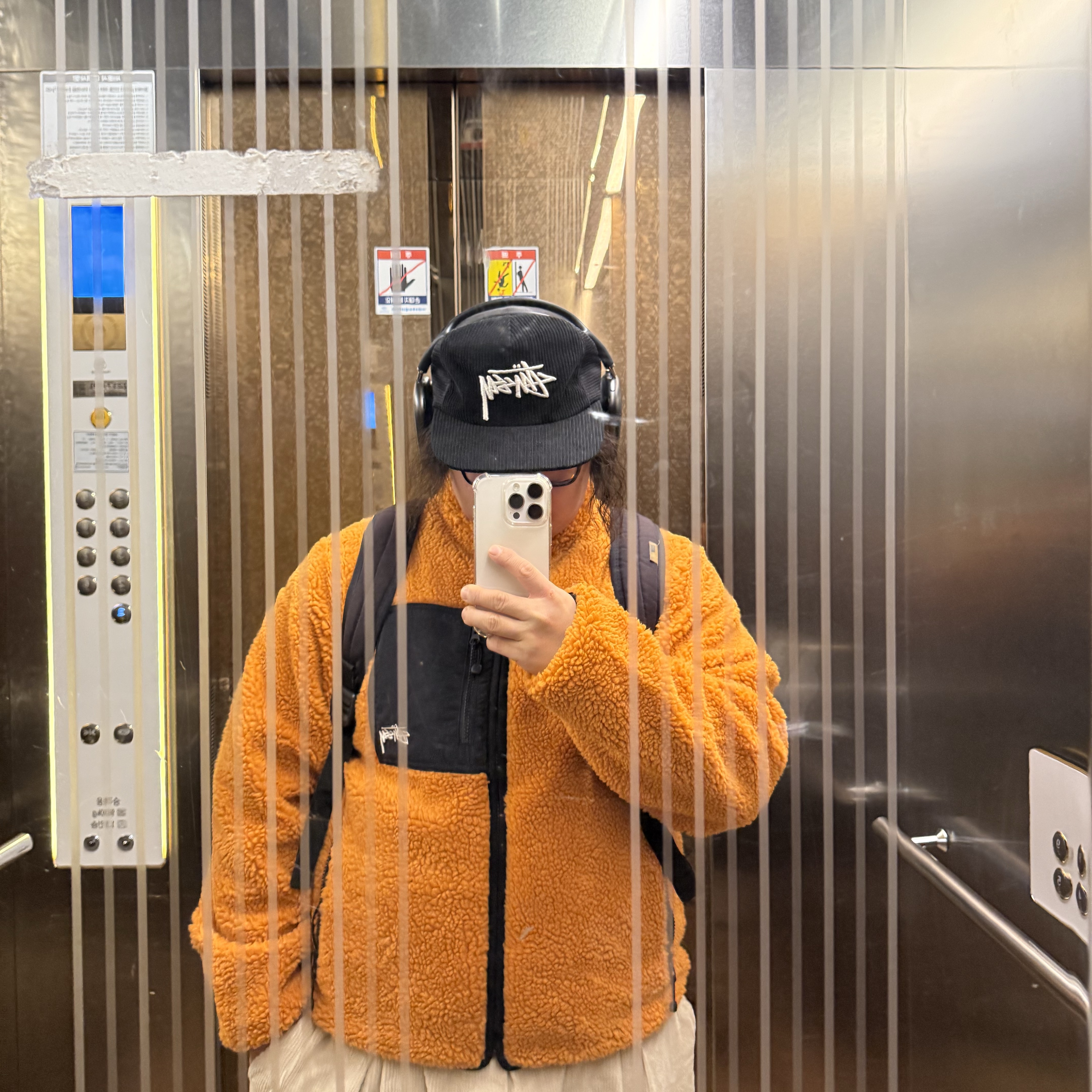Stussy 8 Ball Sherpa Jacket Orange 착용 스타일 - 2