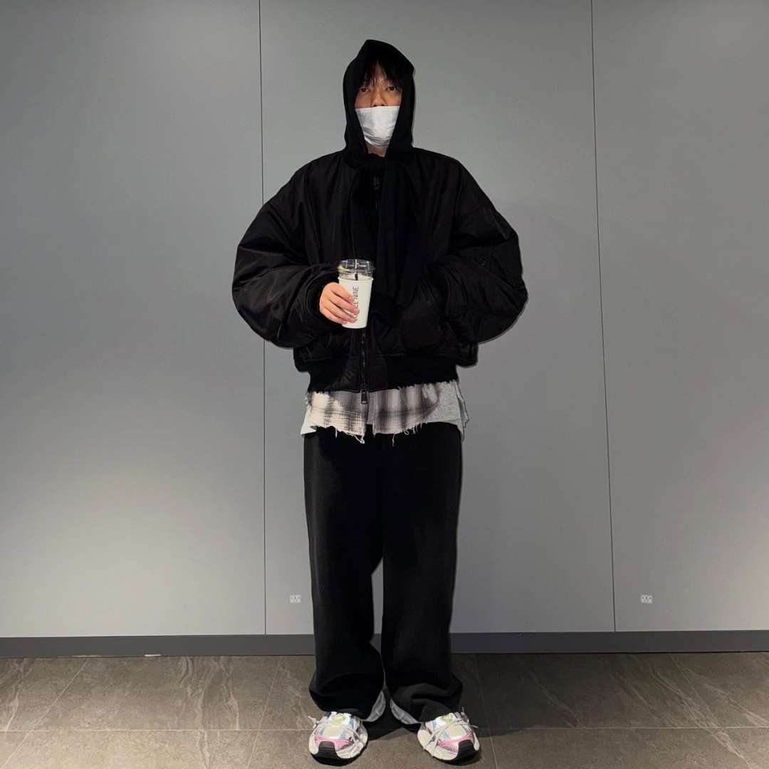 Balenciaga 3XL Sneakers White Red Blue 착용 스타일 - 2