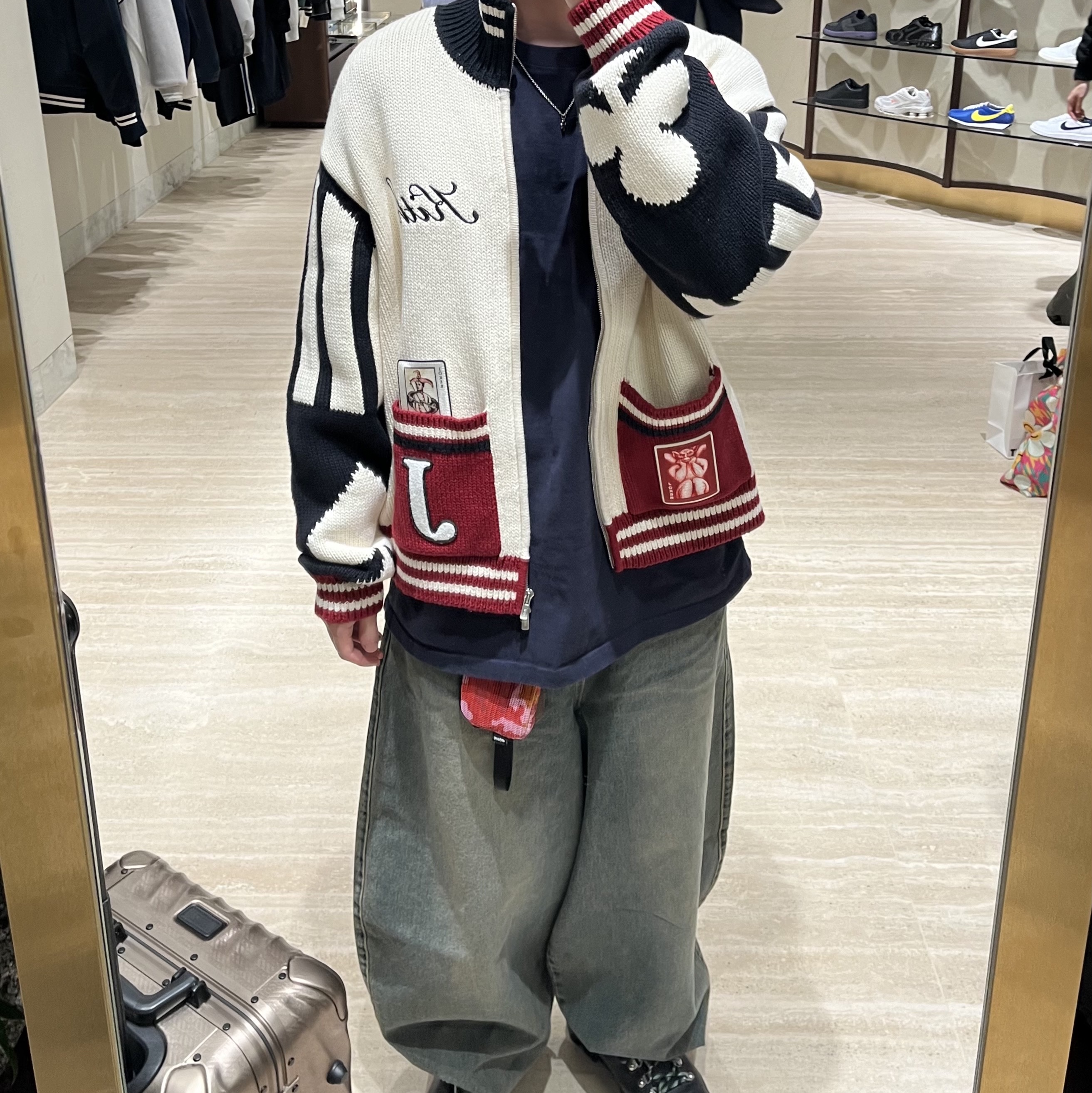 Kith x Batman Joker Wyona Full Zip Sweater Sandrift 착용 스타일 - 1