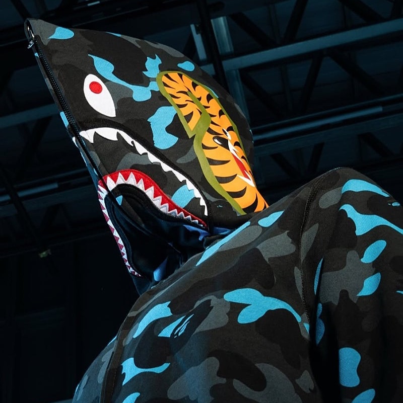 BAPE x Helinox 15th Anniversary Shark Full Zip Hoodie Black 착용 스타일