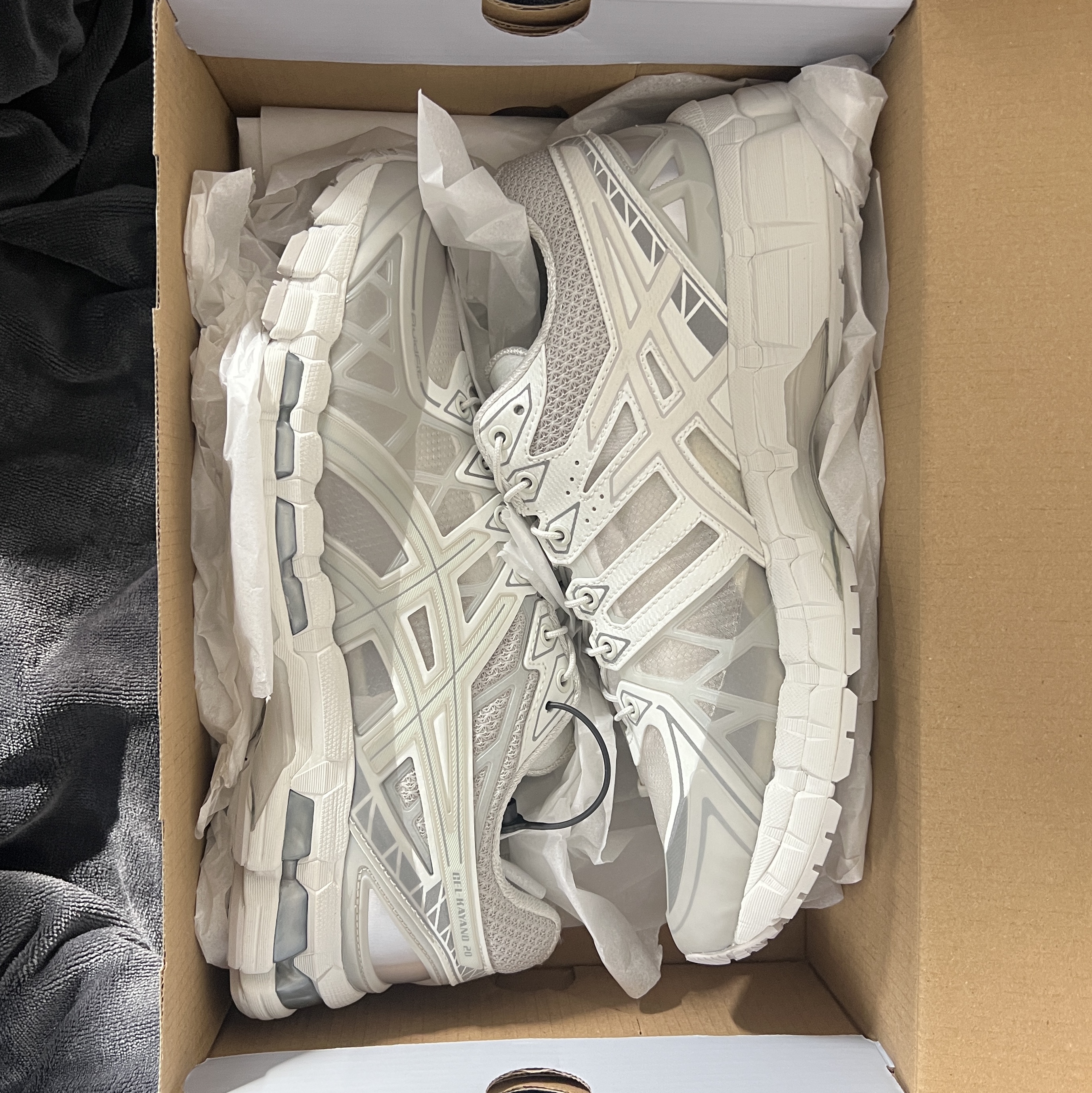 Asics x Unaffected Gel-Kayano 20 Cream Lake Grey 착용 스타일 - 3