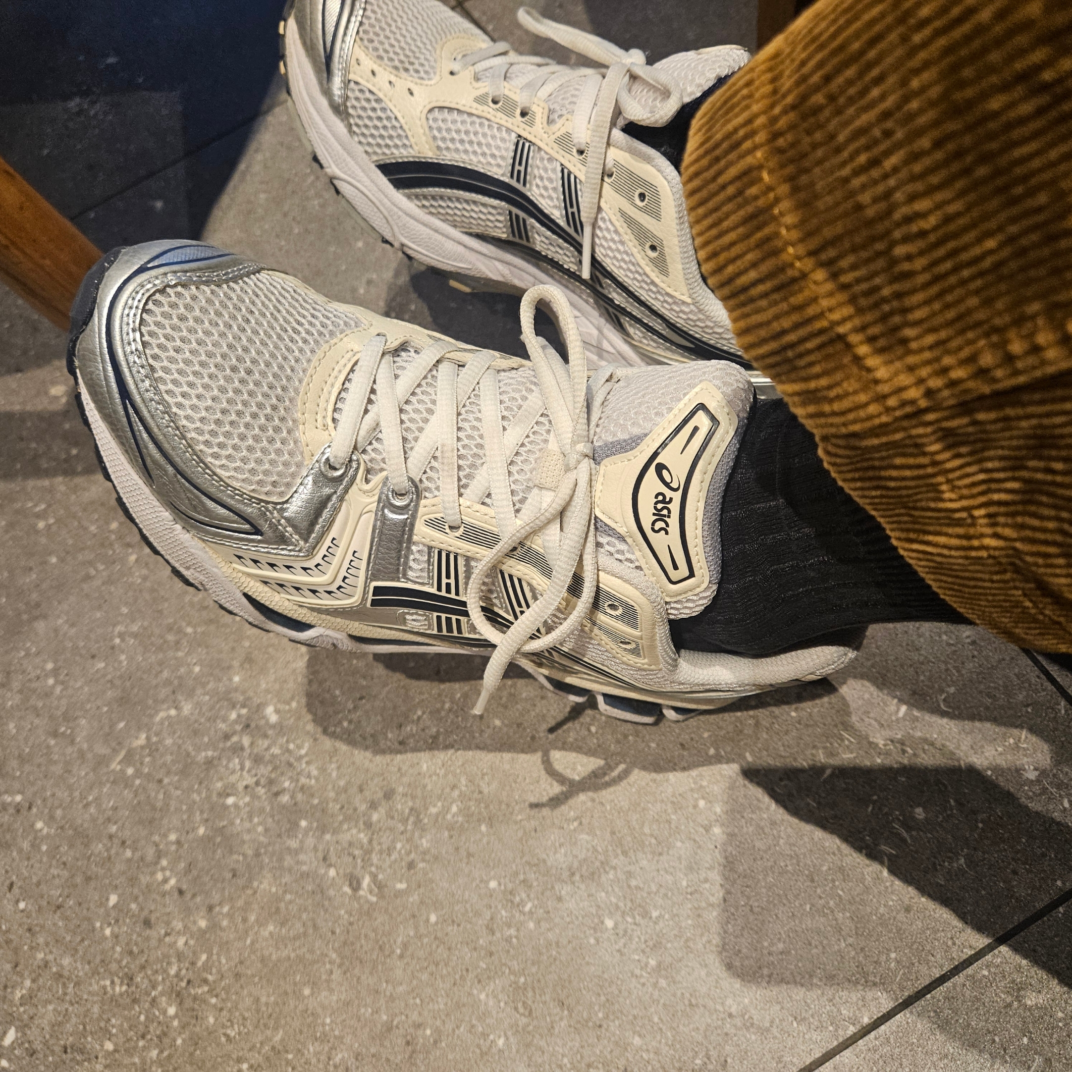 (W) Asics Gel-Kayano 14 White Midnight 착용 스타일 - 3