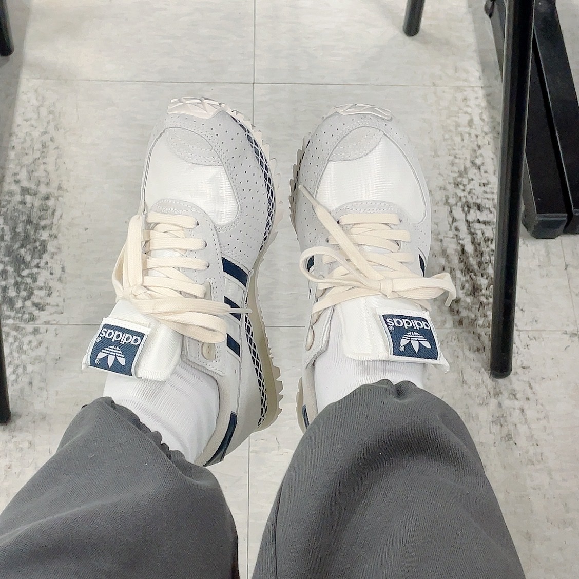 Adidas City Marathon PT Beige Navy 착용 스타일