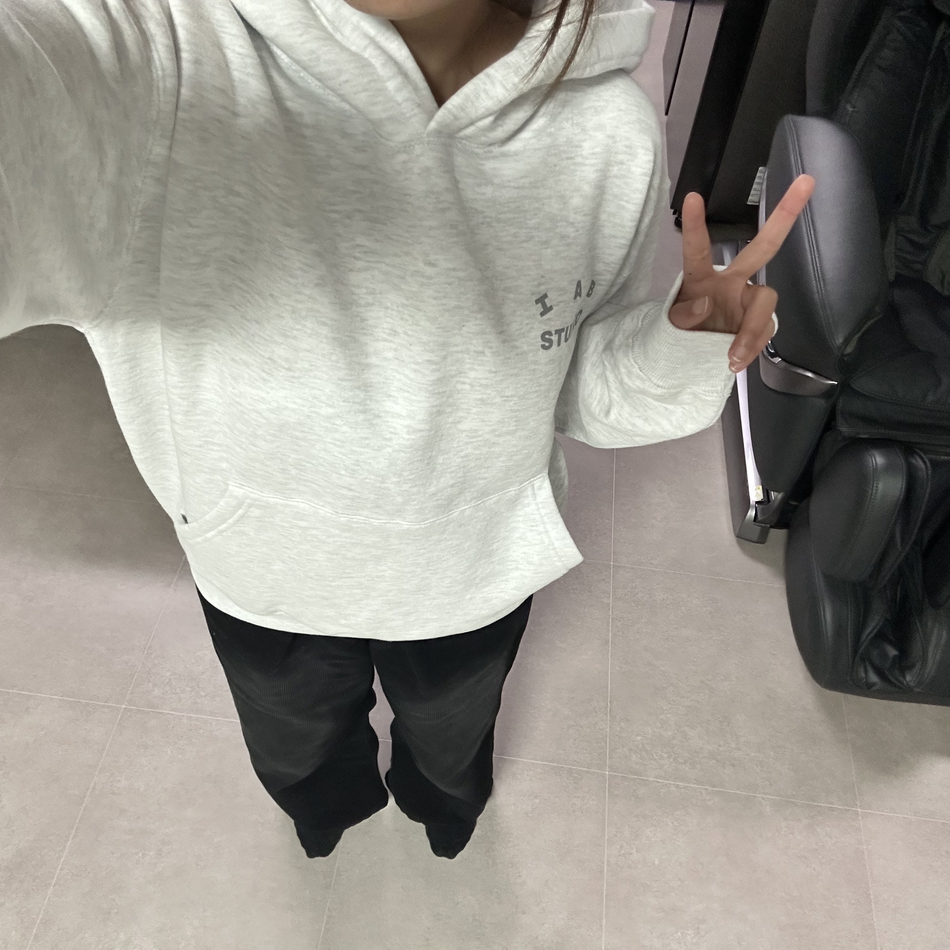 IAB Studio Hoodie Light Gray 착용 스타일