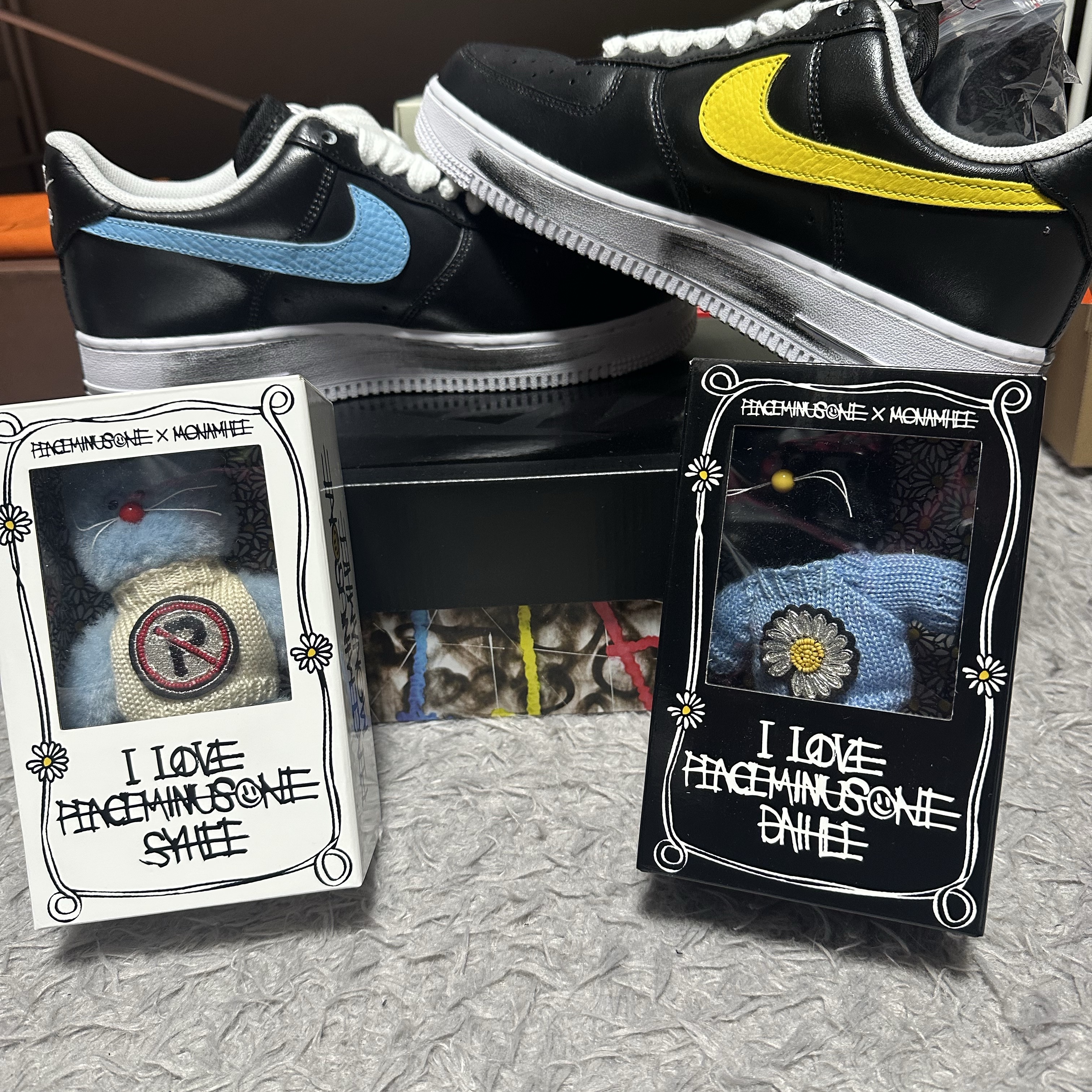 Monamhee x Peaceminusone Daihee Plush Keyring, Monamhee x Peaceminusone Syhee Plush Keyring 착용 스타일 - 1