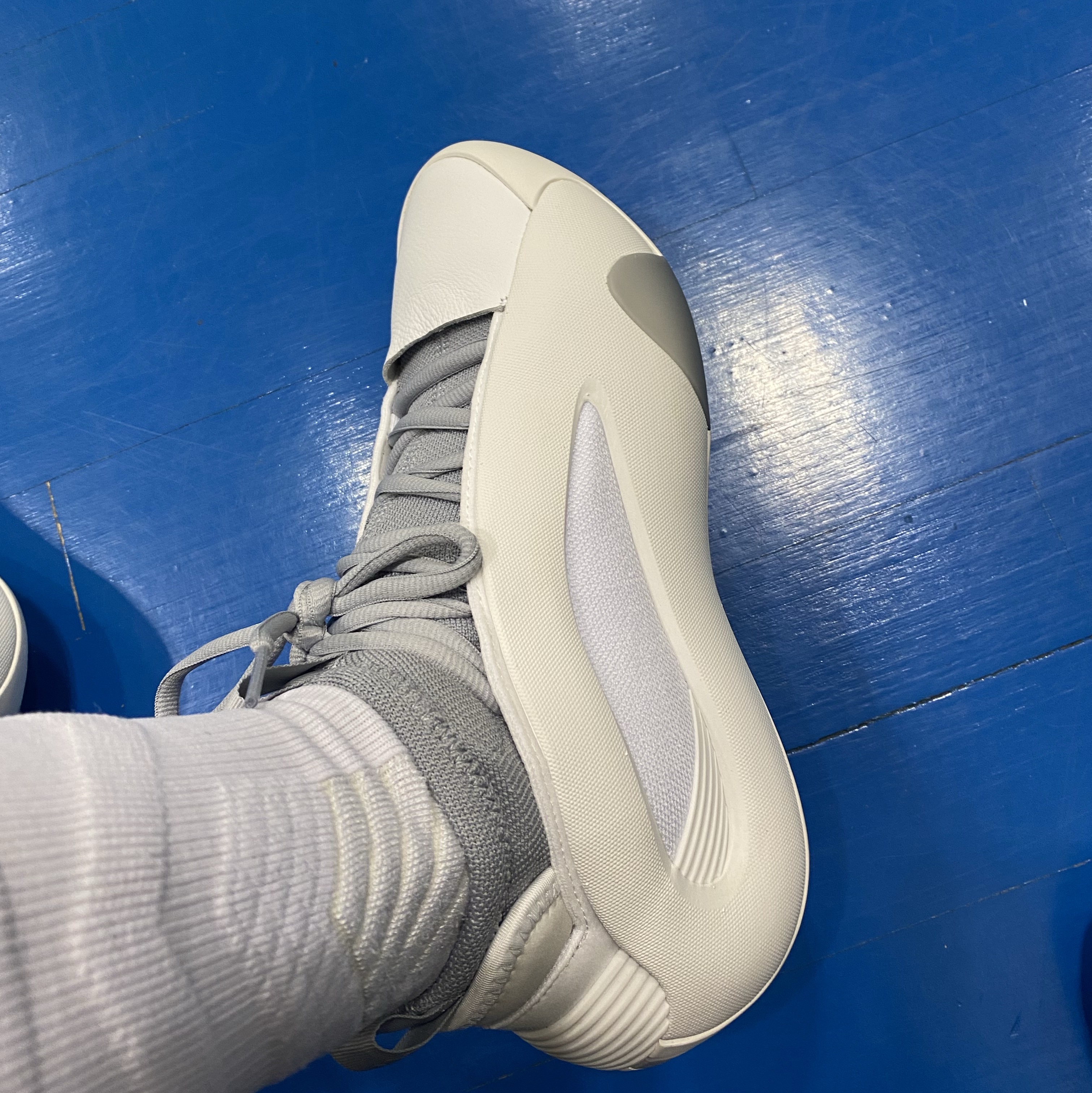 Adidas Harden Vol. 8 Cloud White Halo Silver 착용 스타일 - 5