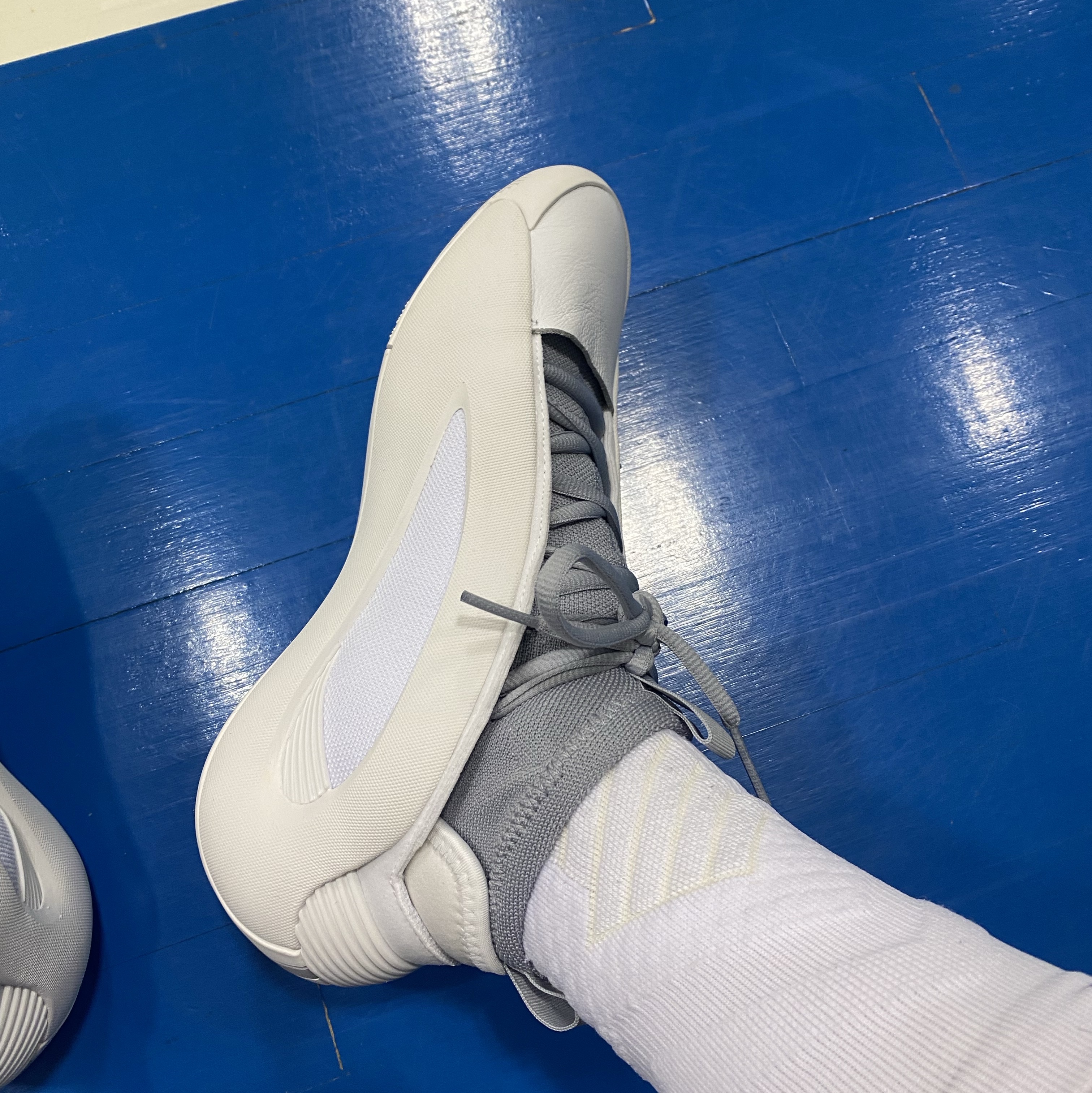 Adidas Harden Vol. 8 Cloud White Halo Silver 착용 스타일 - 4