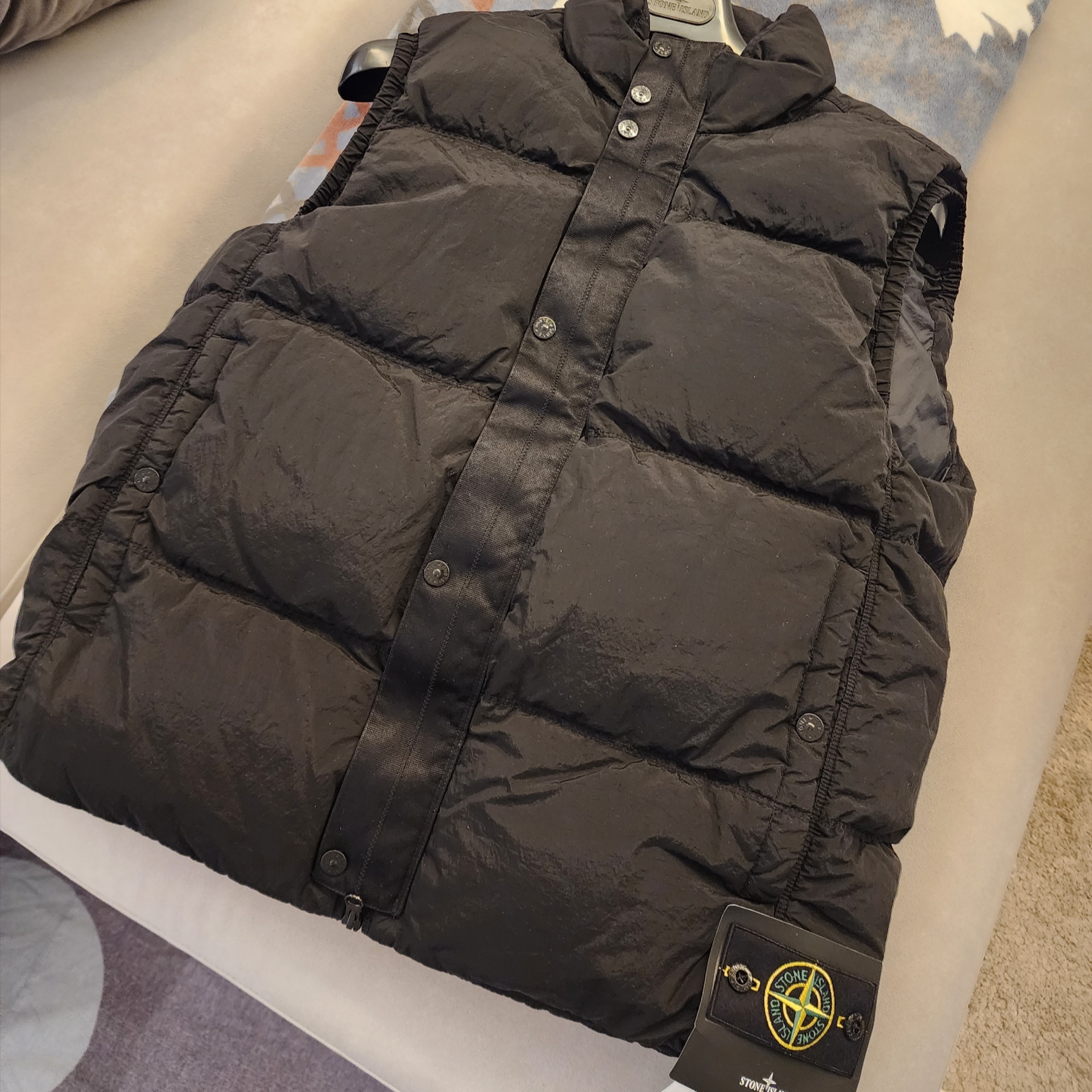 Stone Island G0419 Nylon Metal in Econyl Down Zip Vest with Anti Drop Black - 24FW 착용 스타일