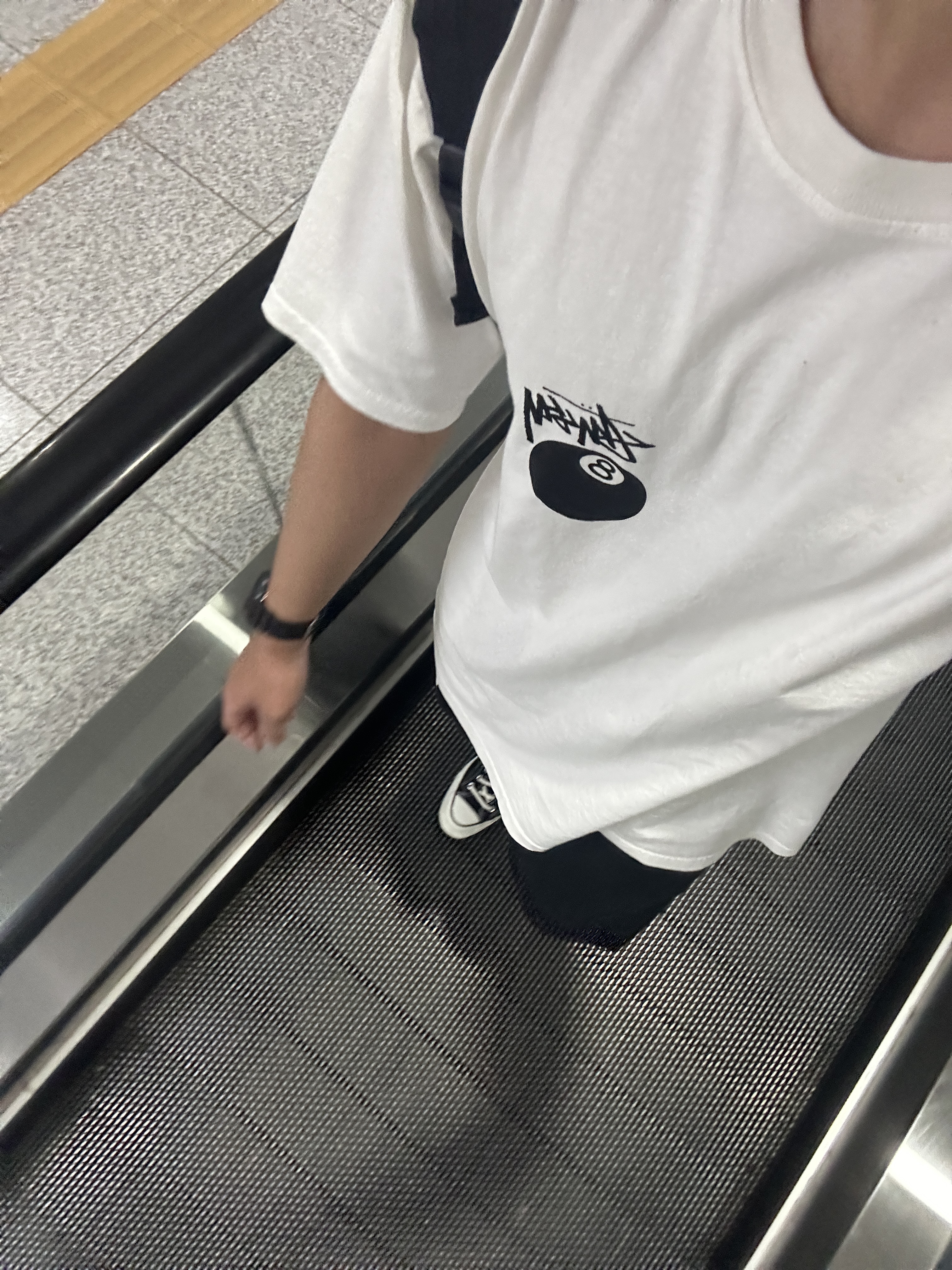 Stussy 8 Ball Pigment Dyed T-Shirt Natural, Converse Chuck 70 Ox Black - Standard 착용 스타일 - 3