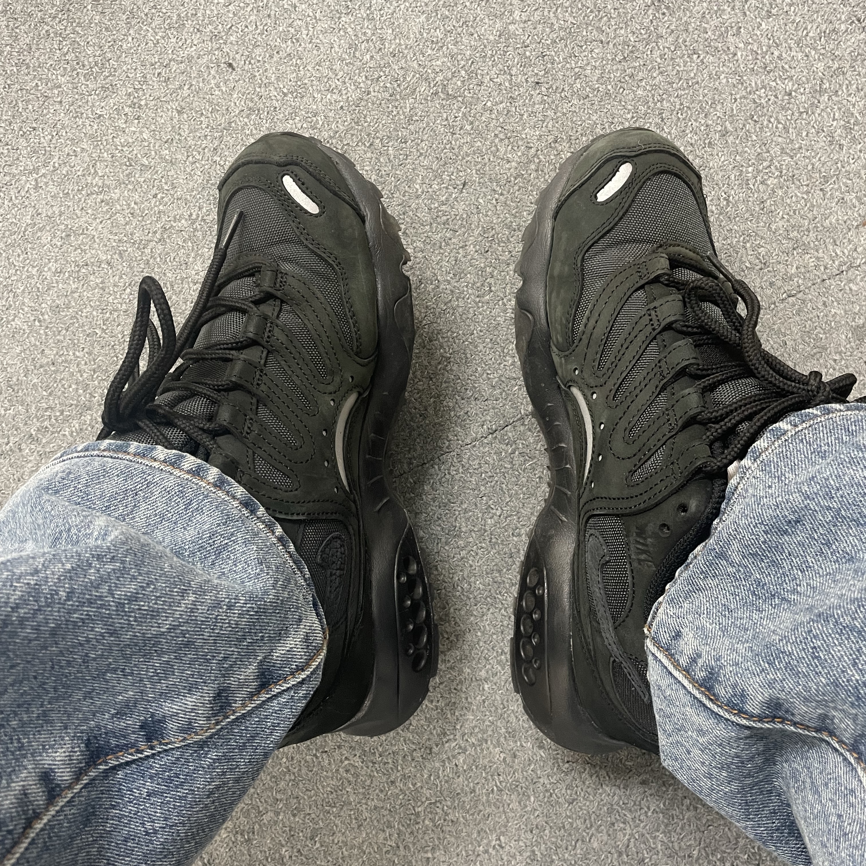 Nike Air Terra Humara SP Black and Anthracite 착용 스타일
