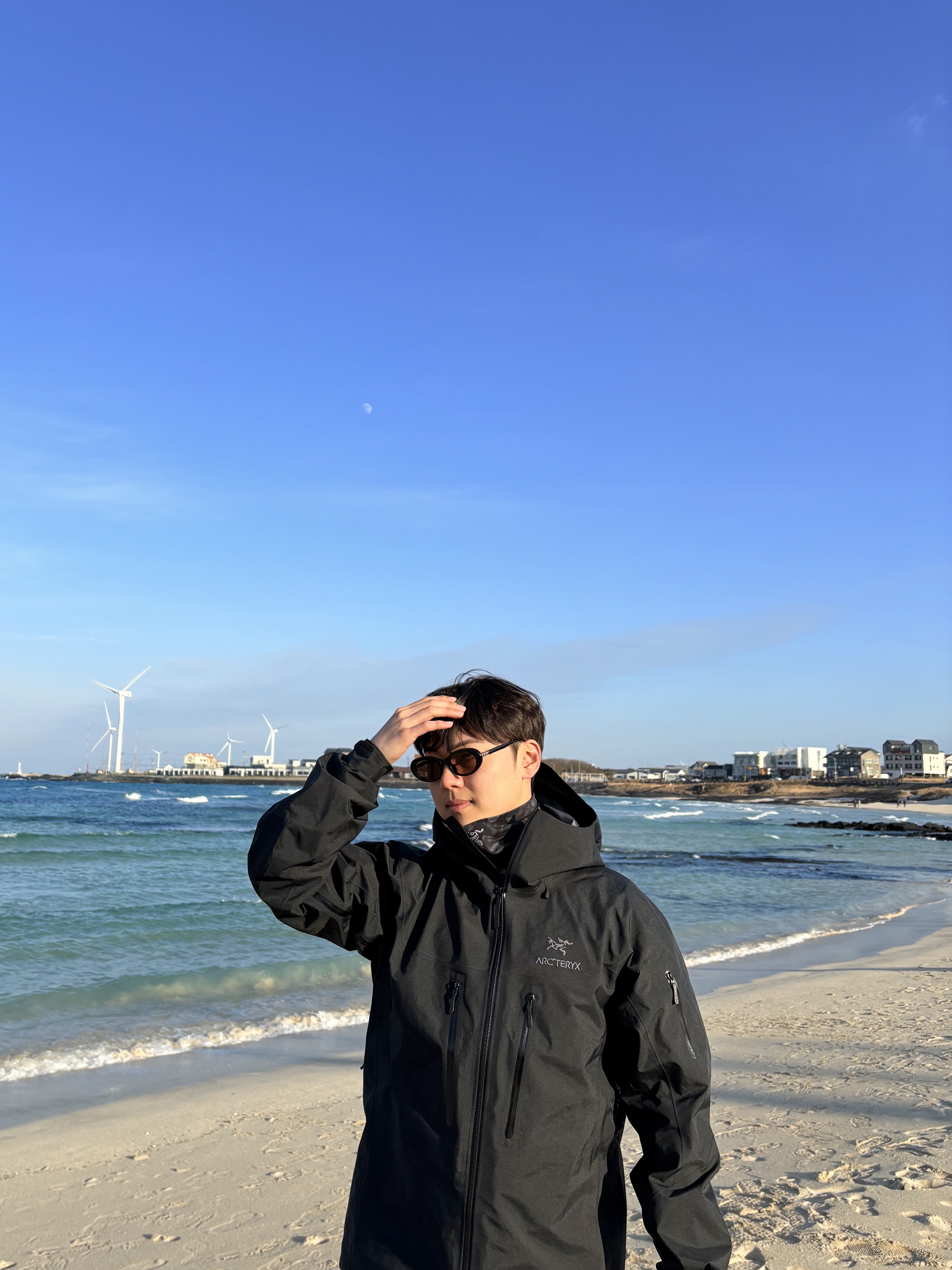 Arc'teryx Alpha SV Jacket Black 착용 스타일
