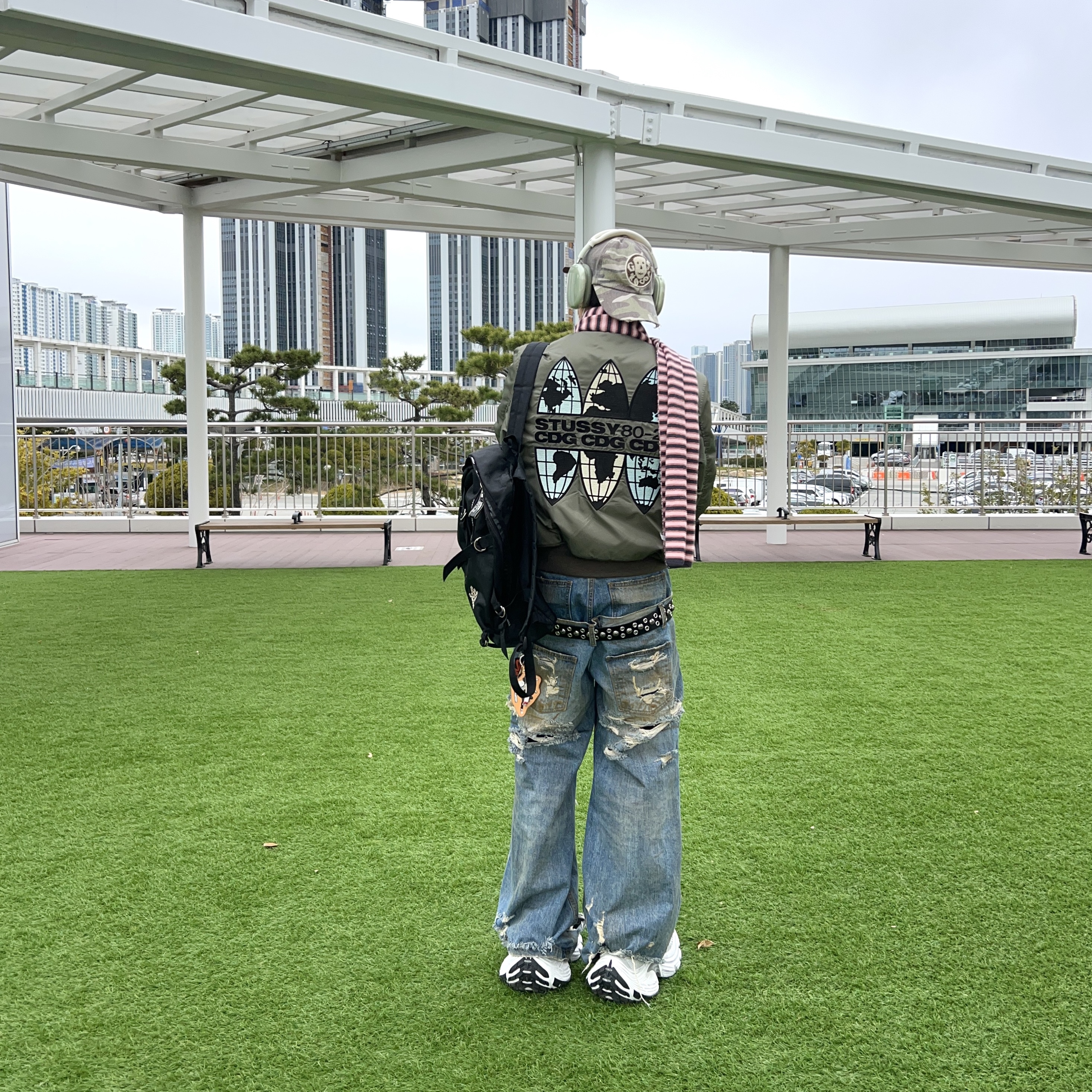 ETCE Ghost Cap Washed Camo, Balenciaga 10XL Sneakers White Grey Silver Black 착용 스타일 - 2