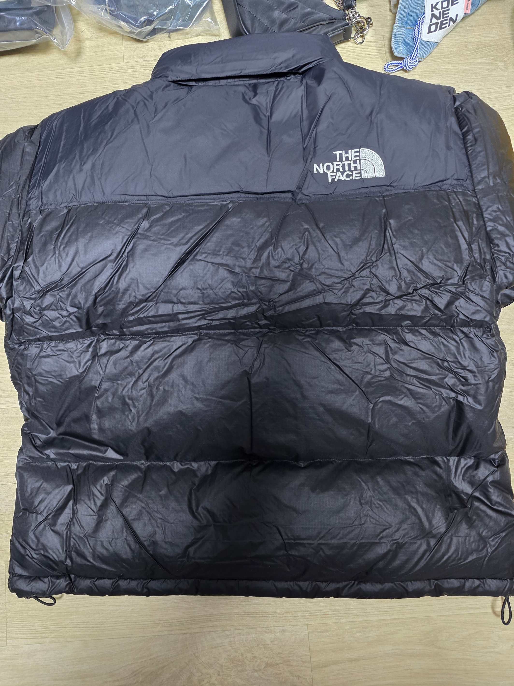 The North Face 1996 Eco Nuptse Jacket Black 착용 스타일 - 2