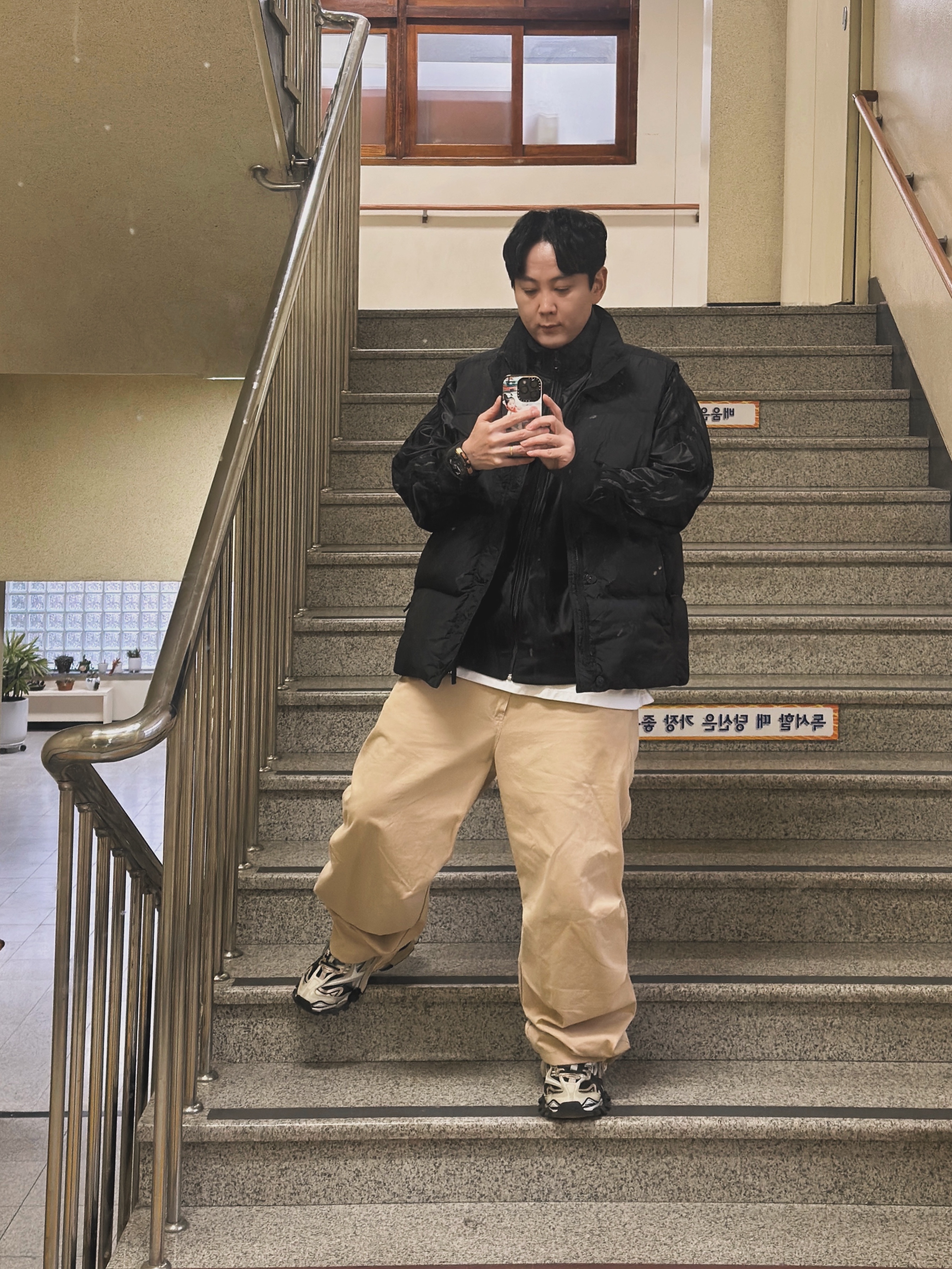 Stone Island G0223 Crinkle Reps R-NY Down Vest with Anti Drop Black - 24FW, Adidas Q3 Oversized Track Top Black - KR Sizing 착용 스타일