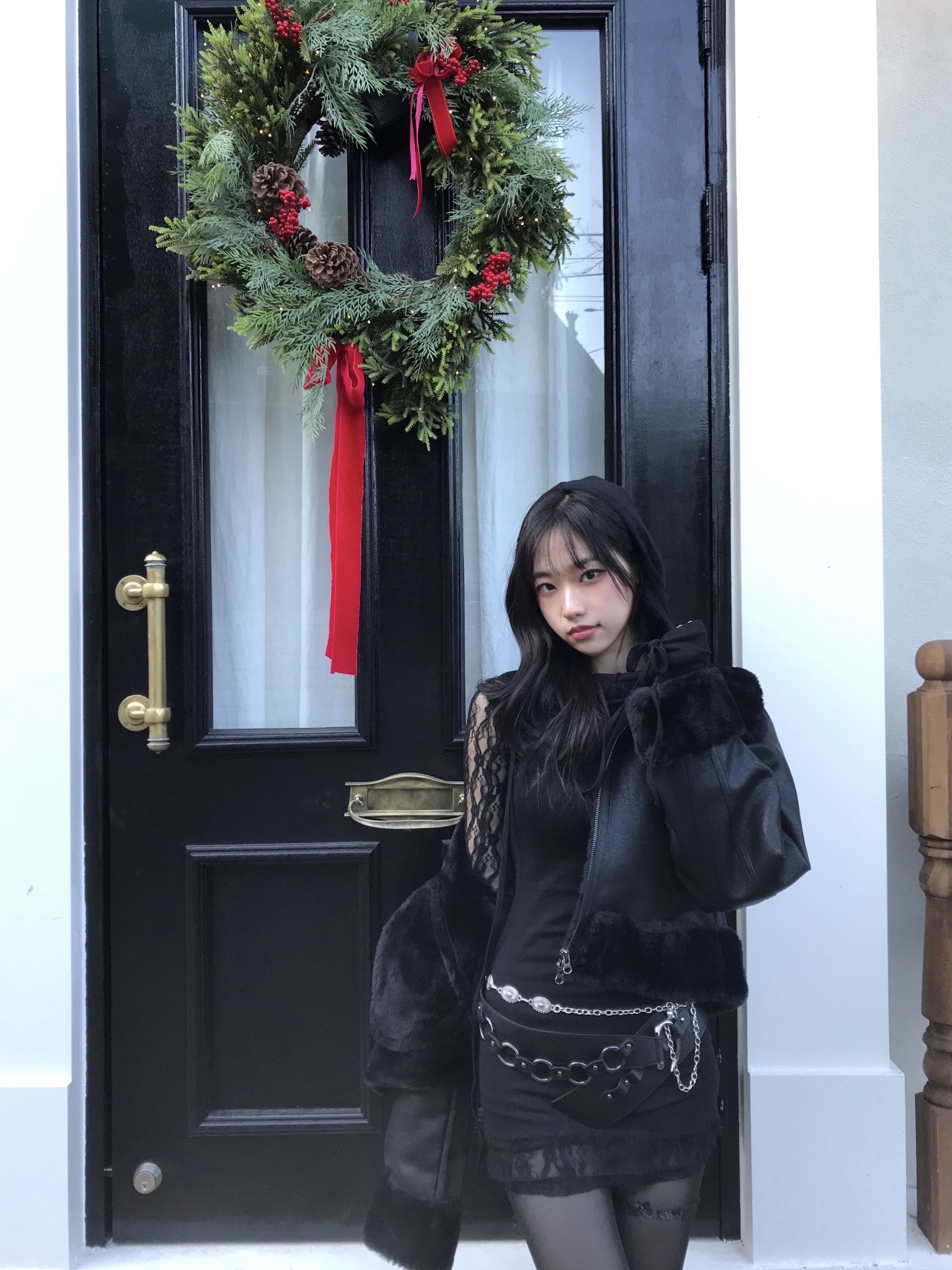 (W) Bohemian Seoul High Neck Short Mustang Black 착용 스타일 - 2