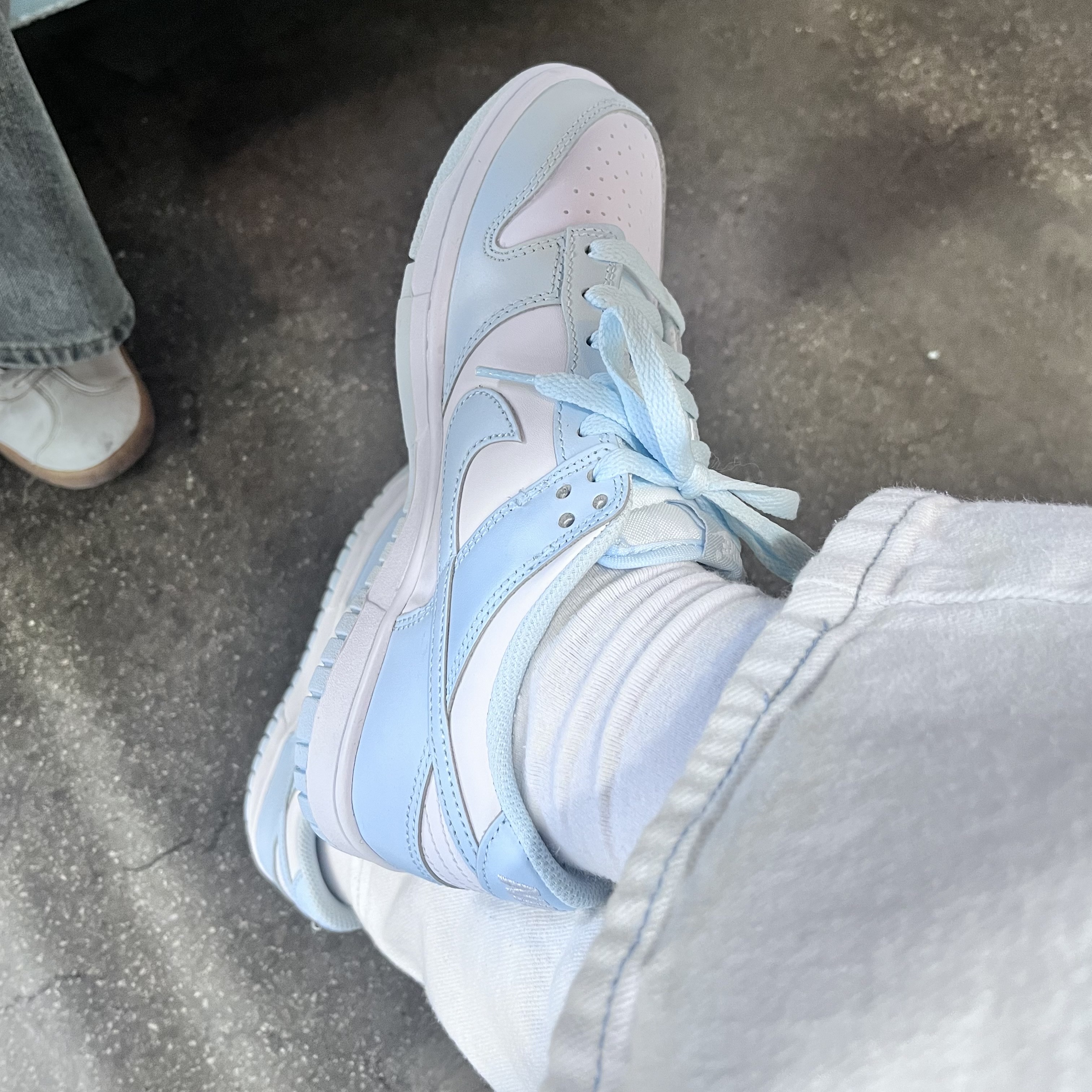 (GS) Nike Dunk Low Glacier Blue White 착용 스타일 - 3