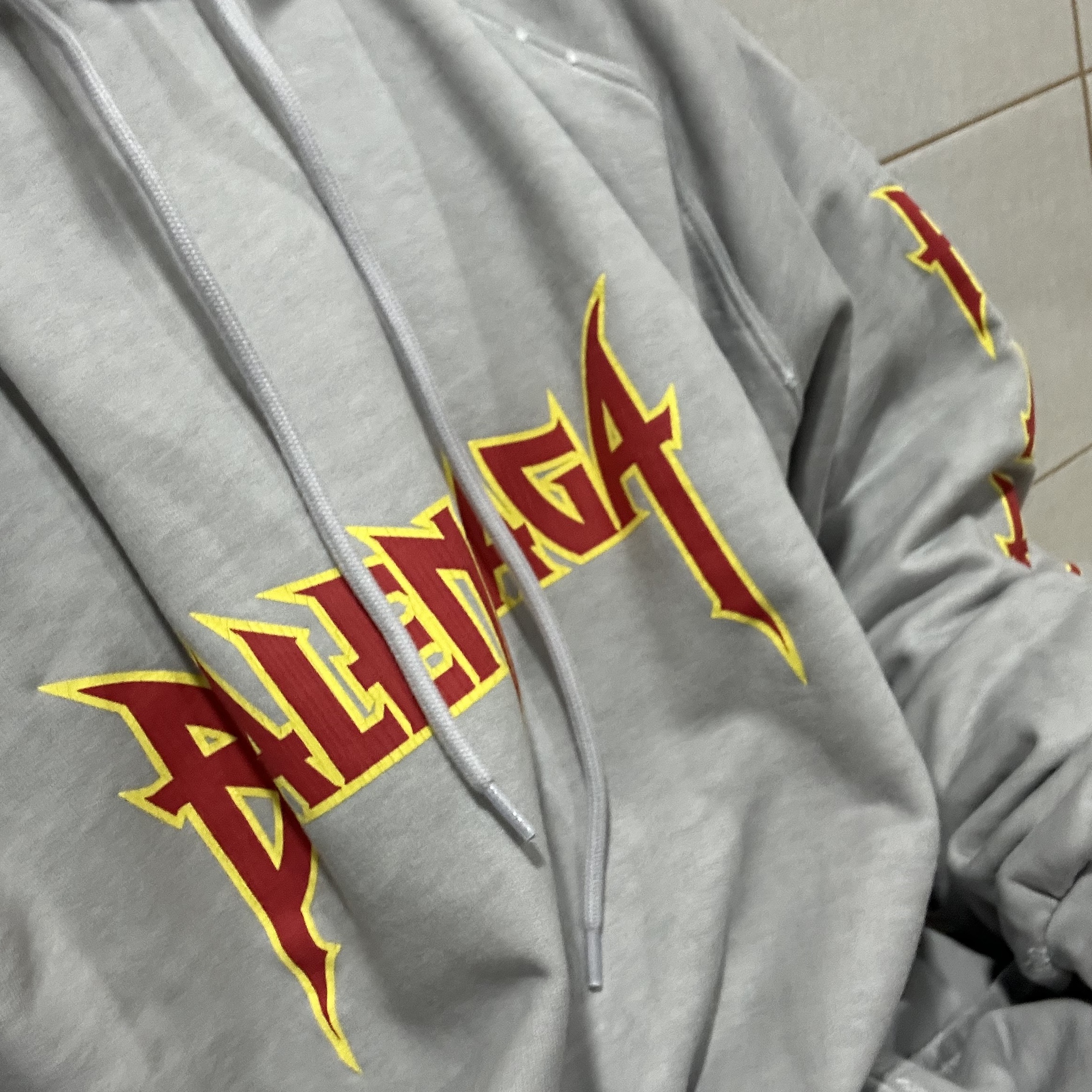 Balenciaga Metal Oversized Hoodie Light Grey 착용 스타일