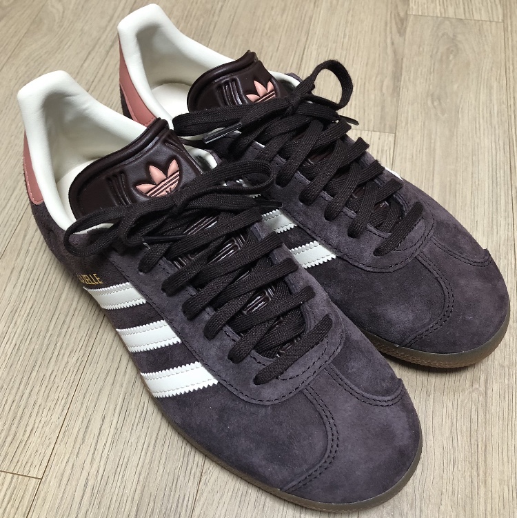(W) Adidas Gazelle Shadow Brown 착용 스타일 - 1