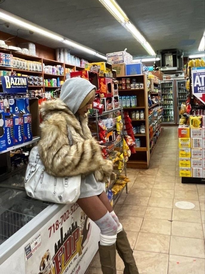 Haveless Mila Faux Fur Jacket Camel, Supreme x MM6 Maison Margiela Patchwork Faux Fur Coat Brown - 24SS 착용 스타일 - 2
