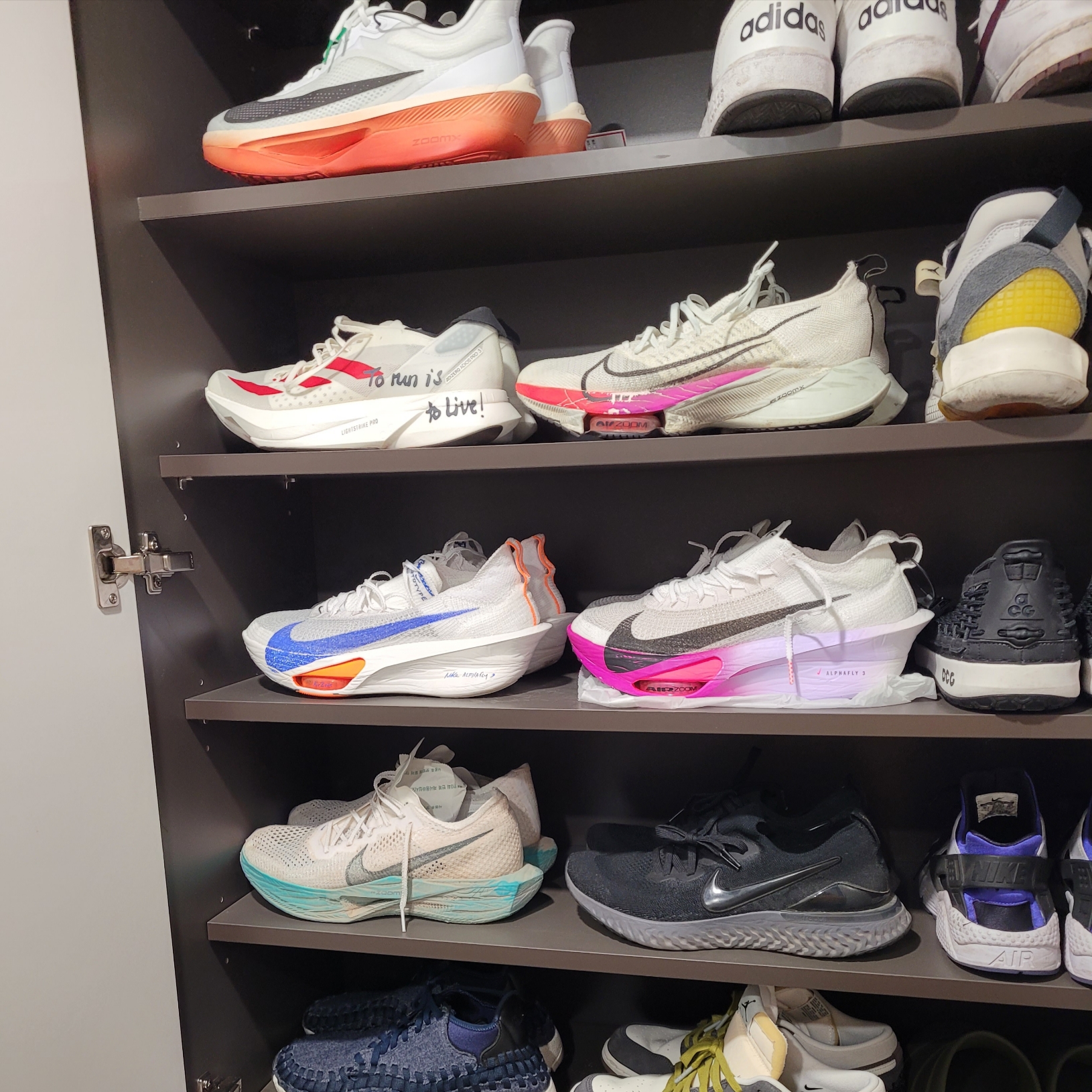 Nike Zoom Fly 6 Eliud Kipchoge, Adidas Adizero Adios Pro 3 Off White Better Scarlet 착용 스타일