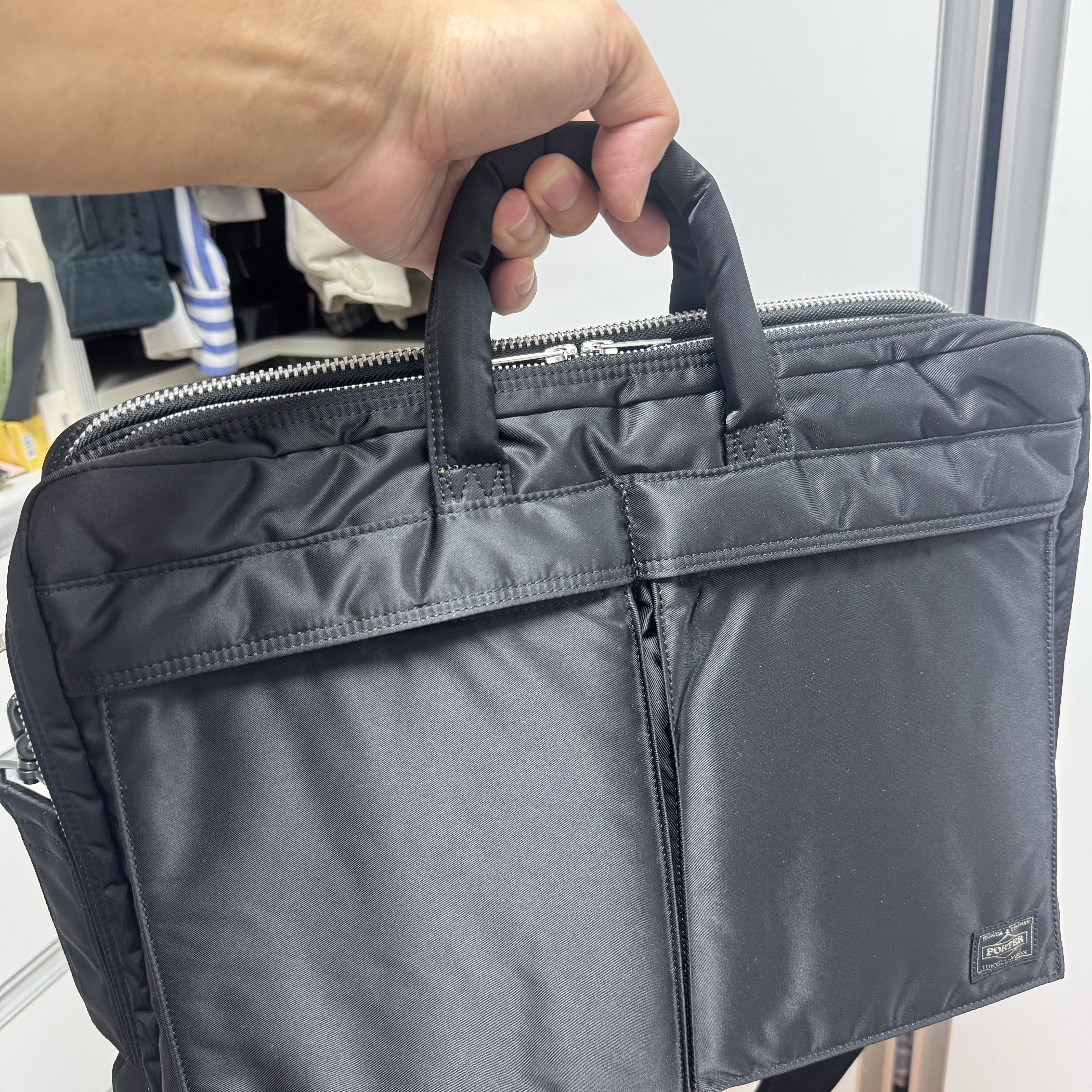 Porter Tanker 2Way Briefcase Black 착용 스타일