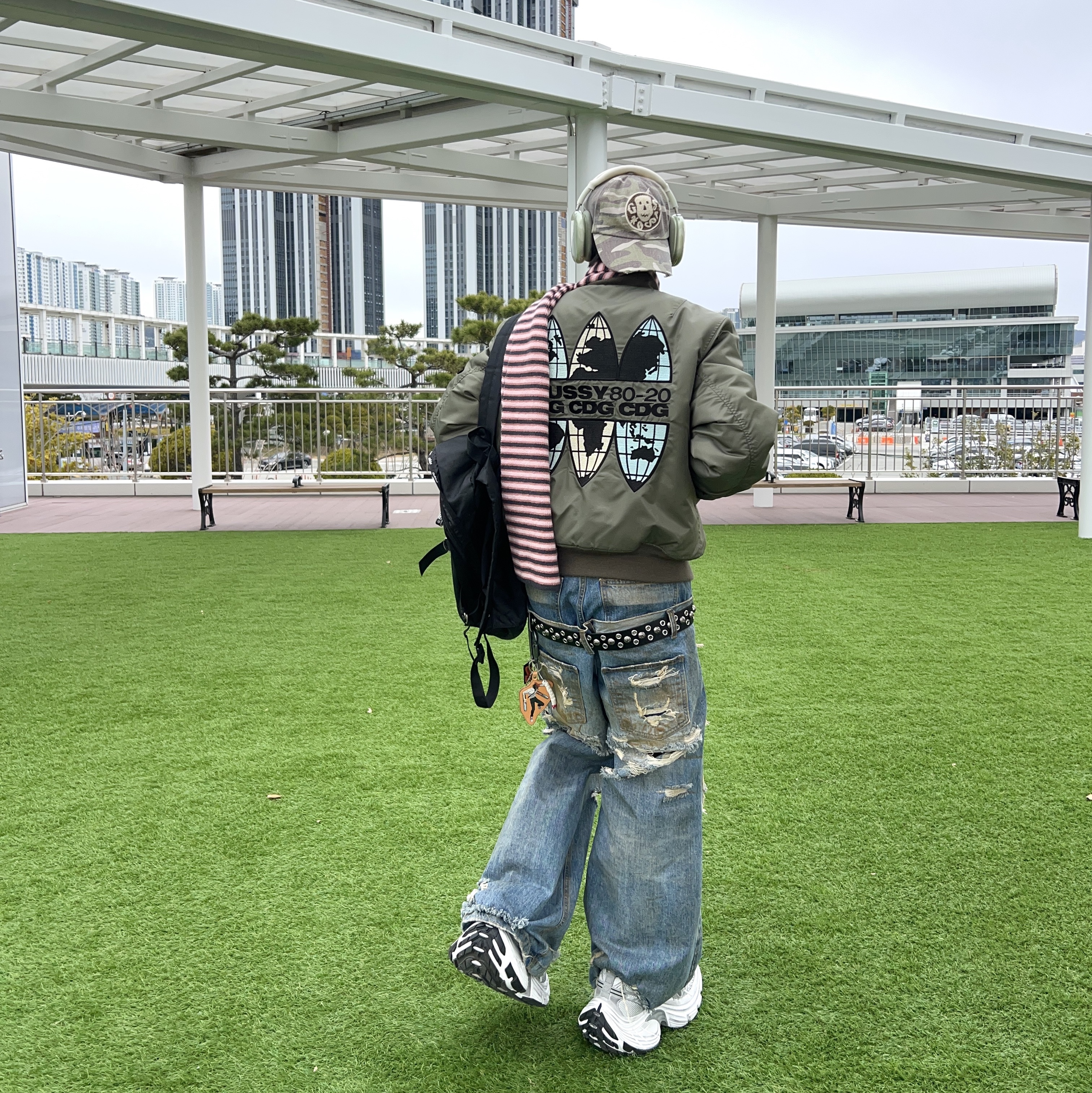 ETCE Ghost Cap Washed Camo, Balenciaga 10XL Sneakers White Grey Silver Black 착용 스타일 - 3