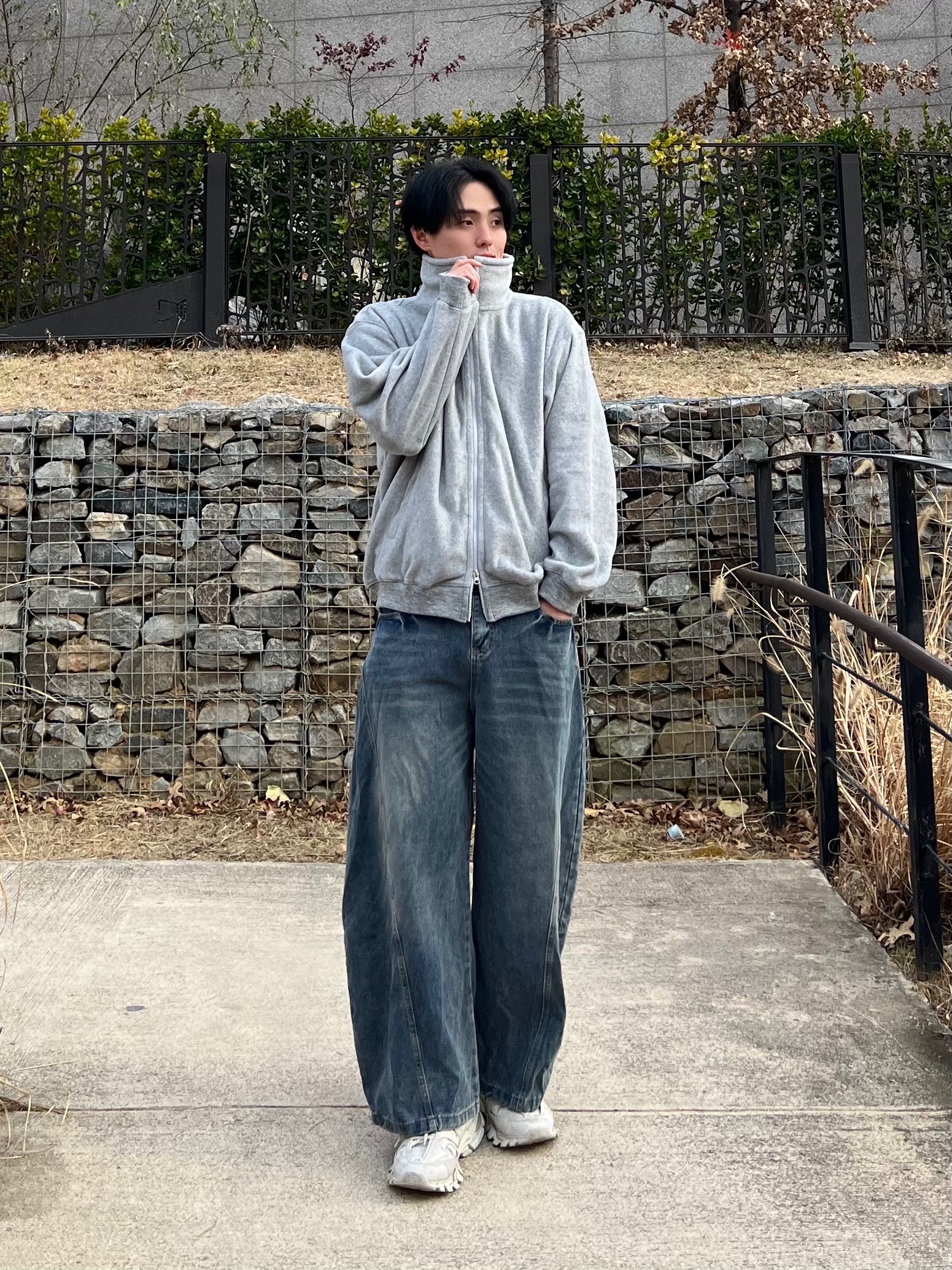 Balenciaga Track Sneakers White 착용 스타일 - 1