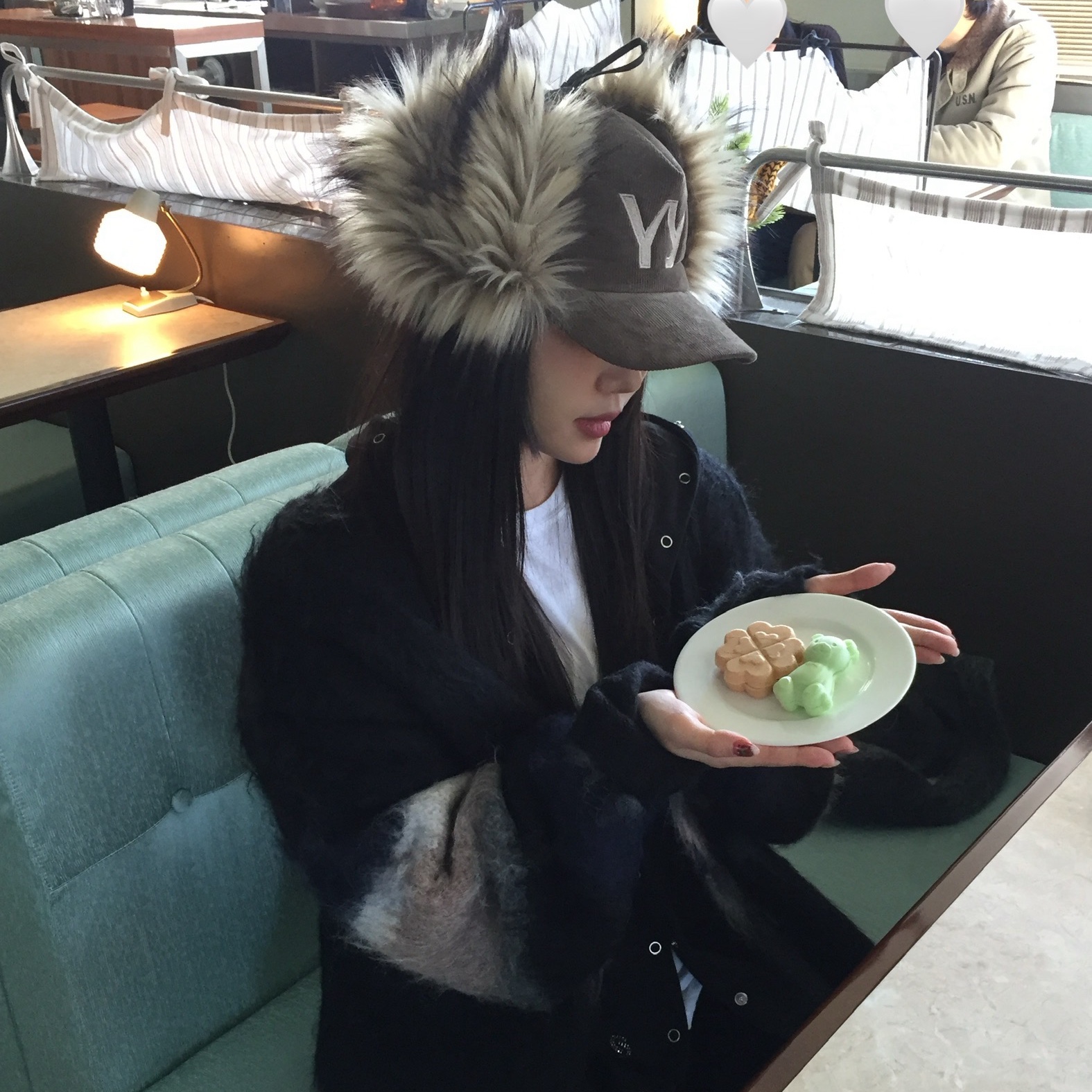 Open Yy Faux Fur Corduroy Earflap Cap Khaki, (W) UGG Tazz Slipper Chestnut 착용 스타일 - 2