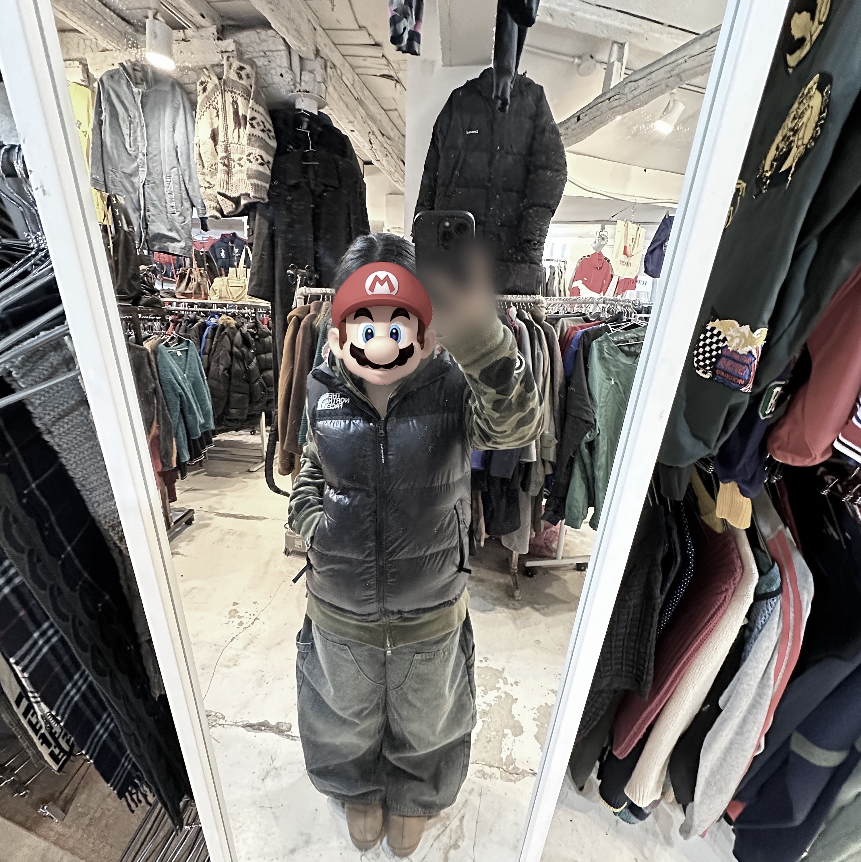 The North Face Nuptse On Ball Vest Real Black, BAPE 1st Camo Shark Full Zip Hoodie Army Green 착용 스타일 - 2