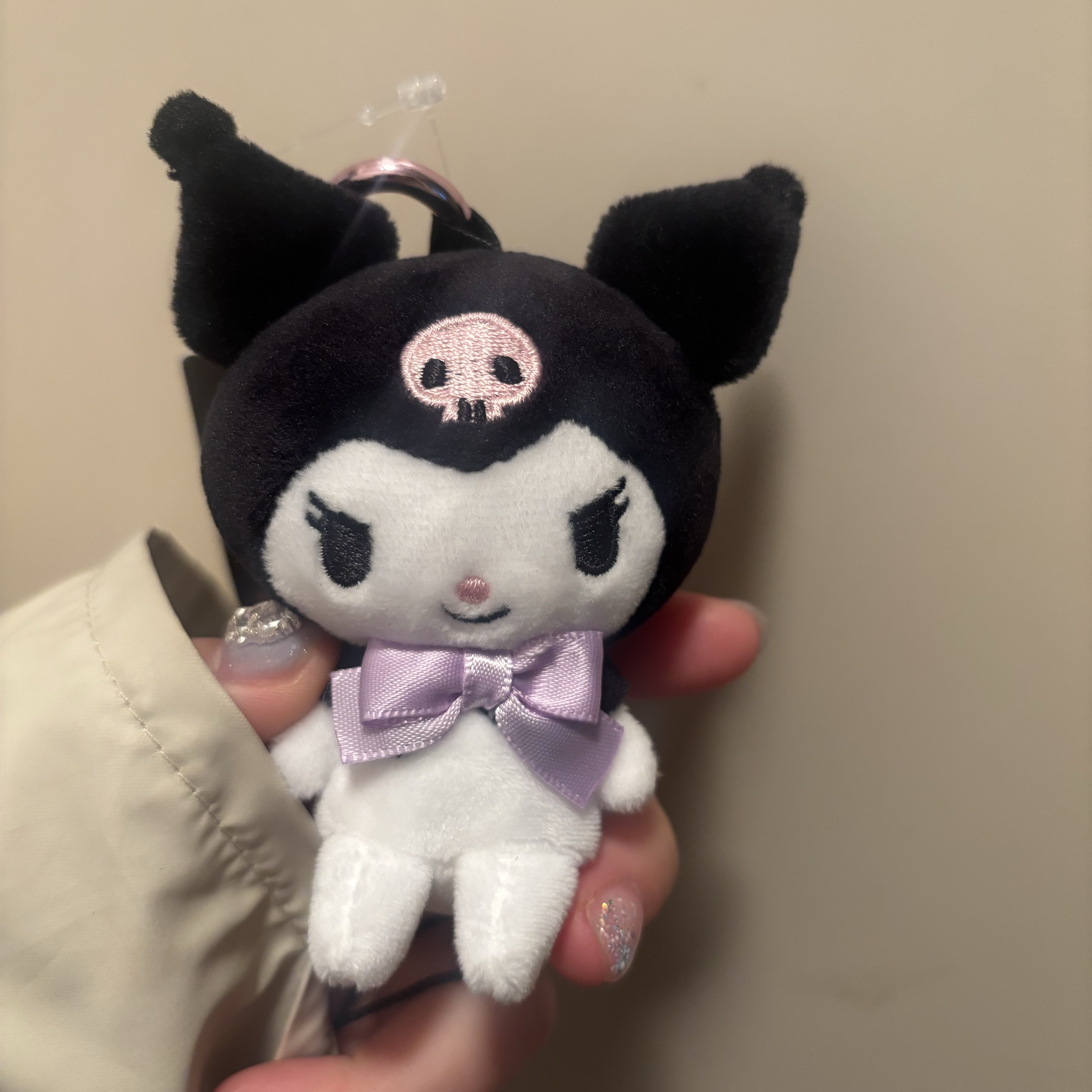 Sanrio Kuromi Mini Mascot Holder 착용 스타일