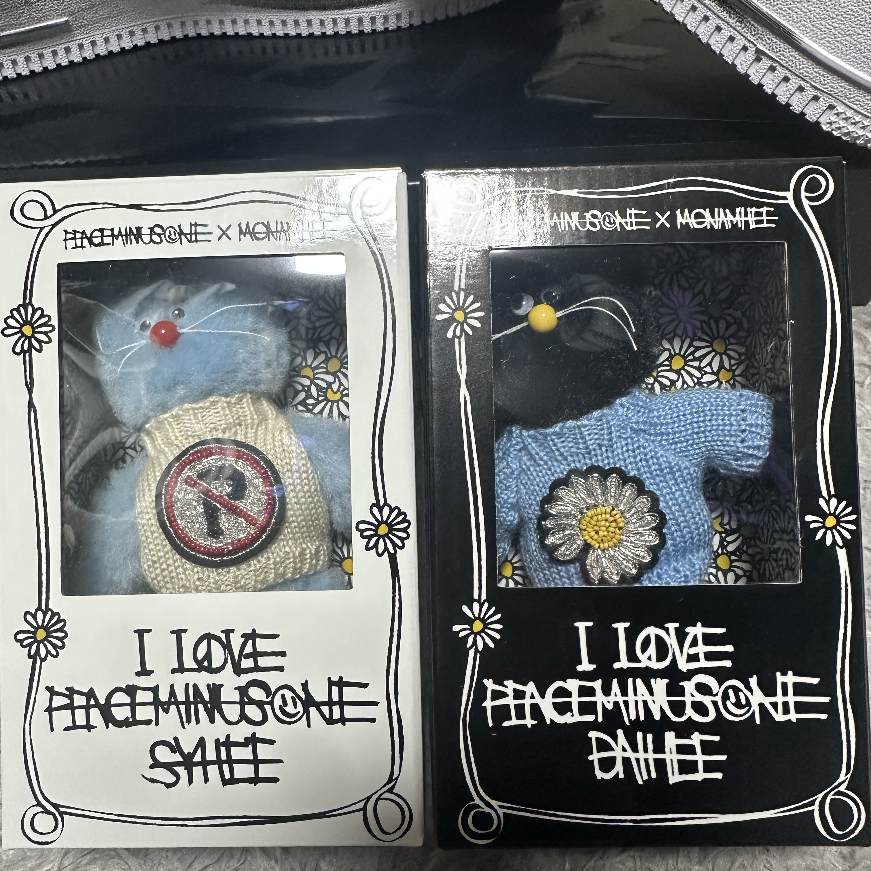 Monamhee x Peaceminusone Daihee Plush Keyring, Monamhee x Peaceminusone Syhee Plush Keyring 착용 스타일 - 2