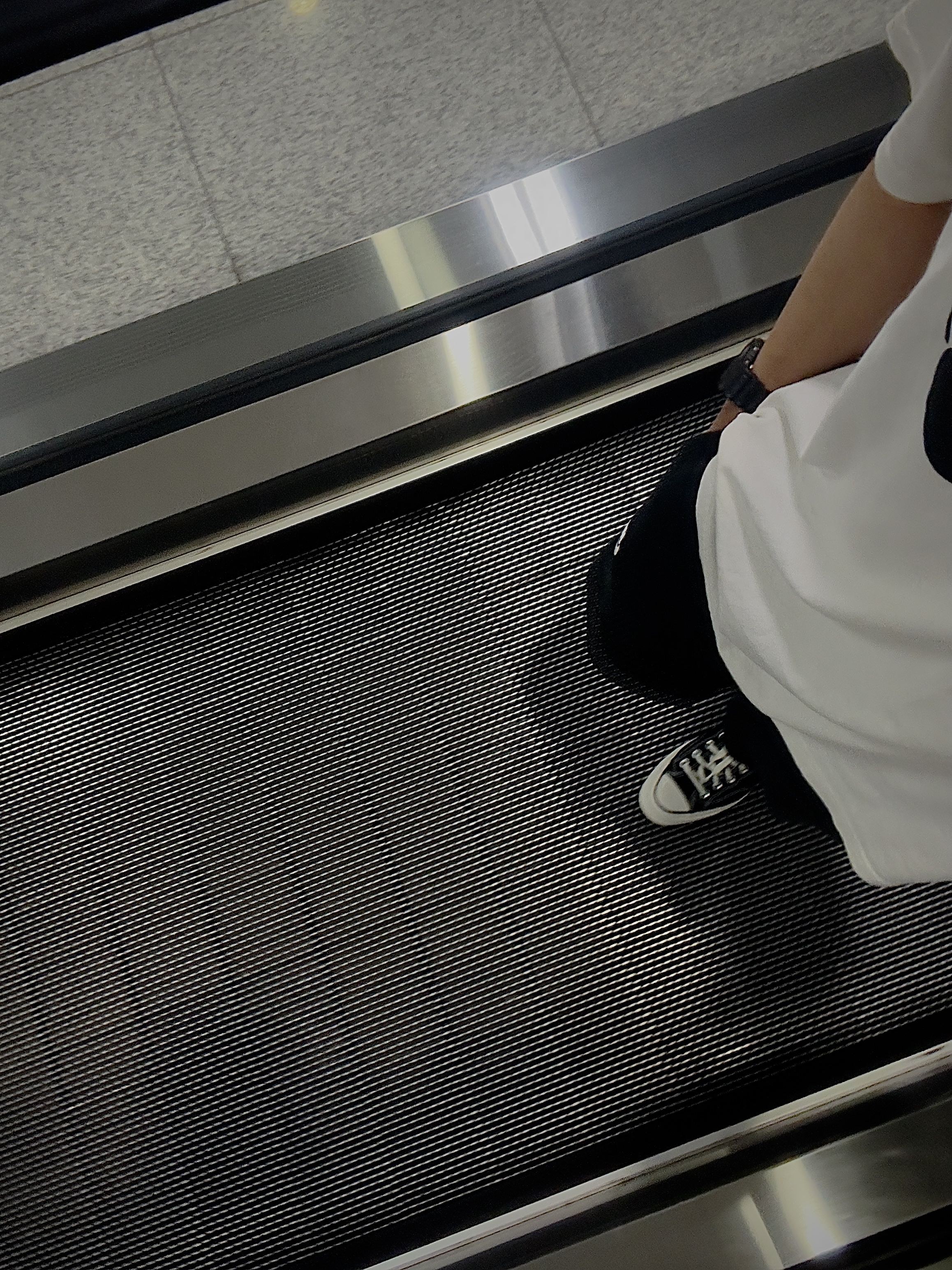 Stussy 8 Ball Pigment Dyed T-Shirt Natural, Converse Chuck 70 Ox Black - Standard 착용 스타일 - 2