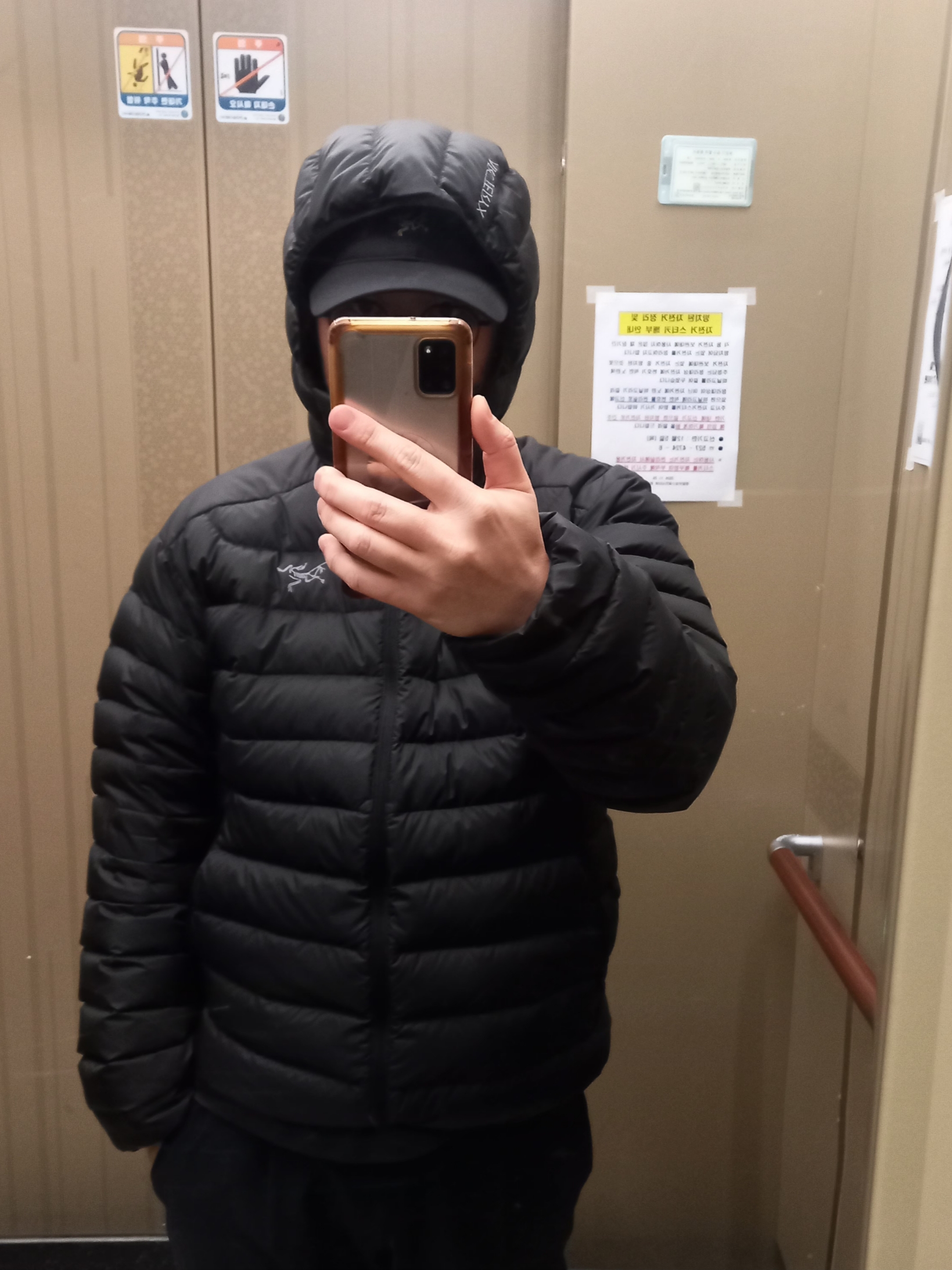 Arc'teryx Cerium Hoody Black, UGG Tasman Slipper Chestnut 착용 스타일 - 2
